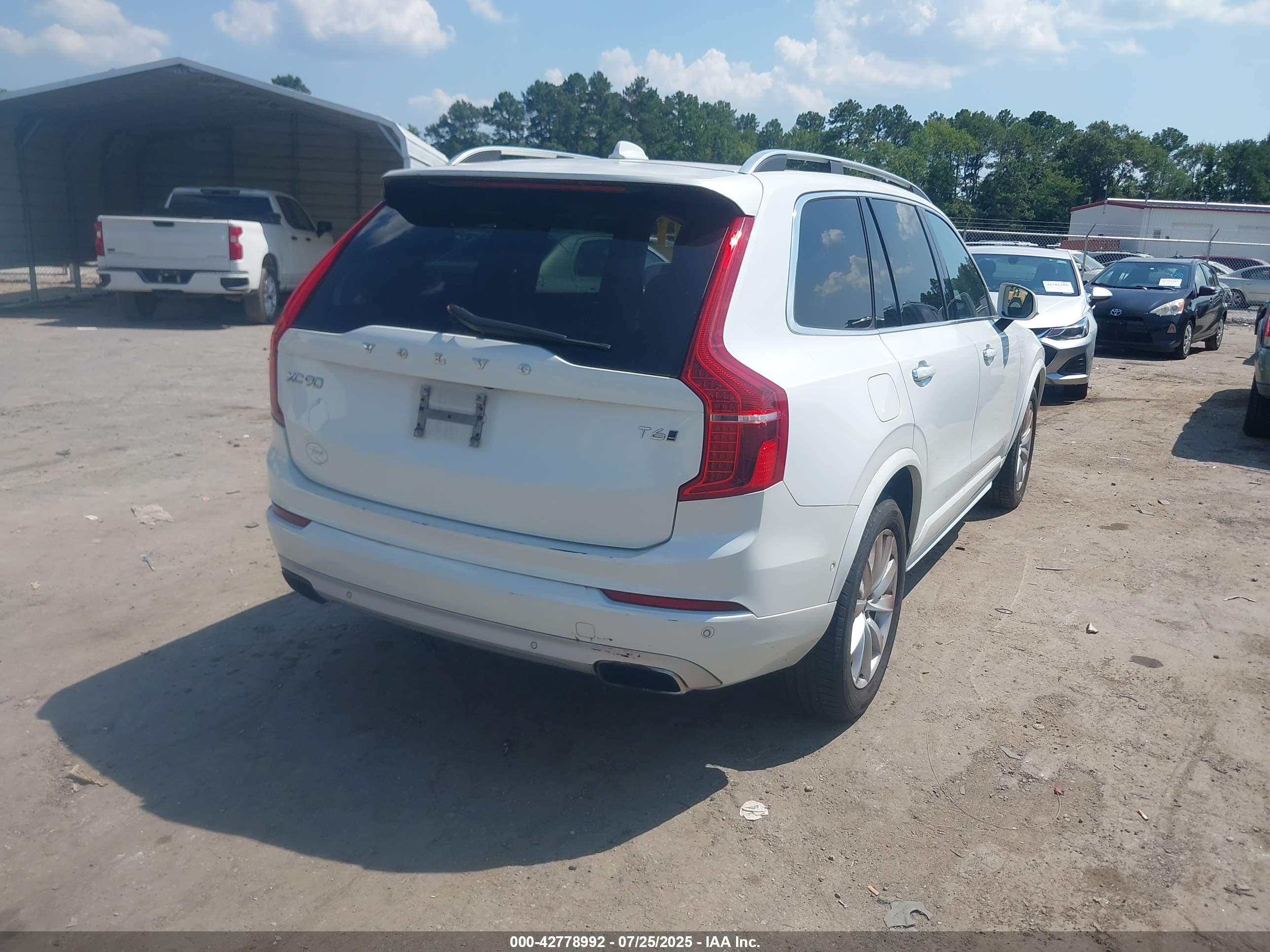 VOLVO XC90 image 4