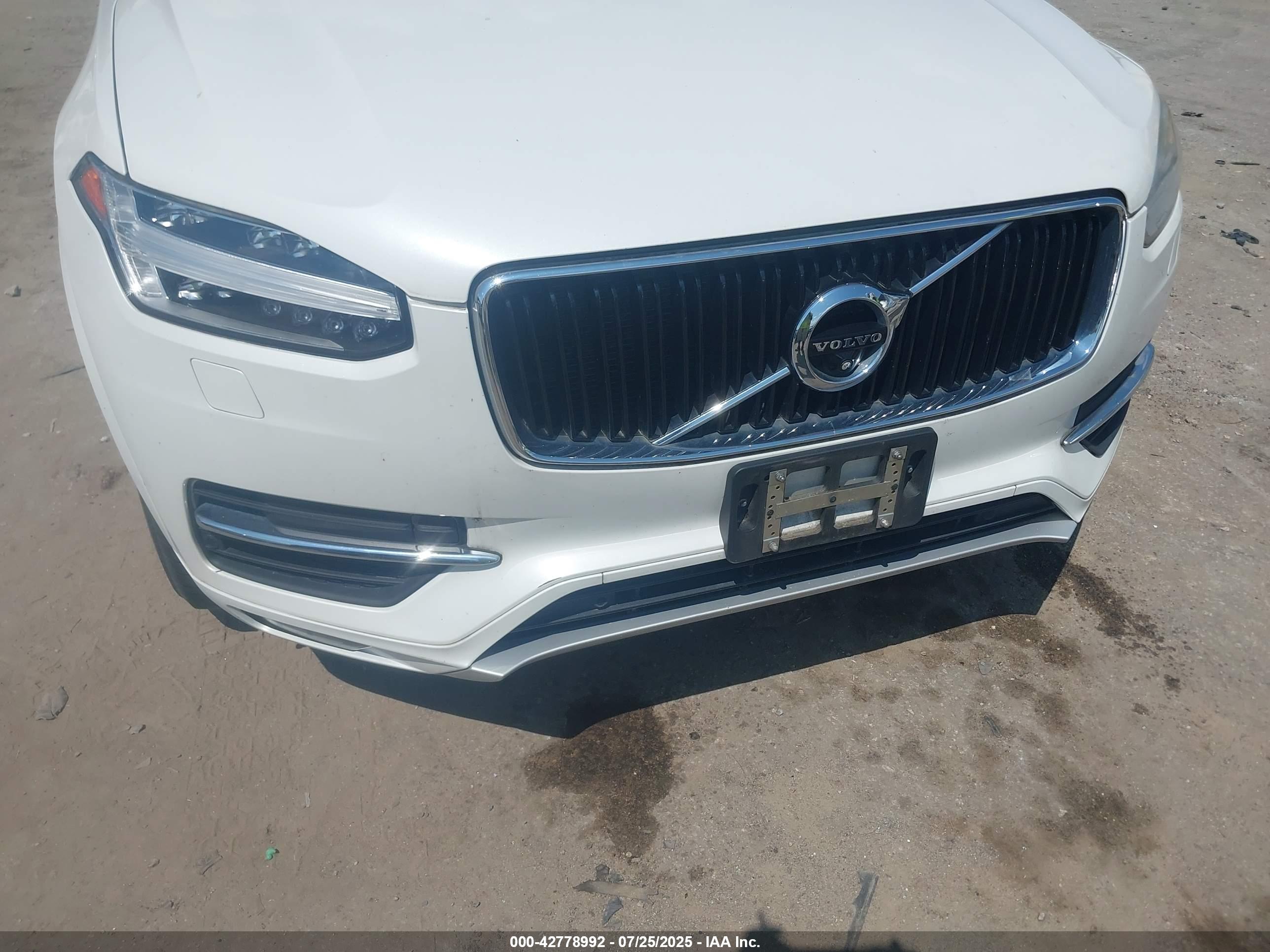 VOLVO XC90 image 6
