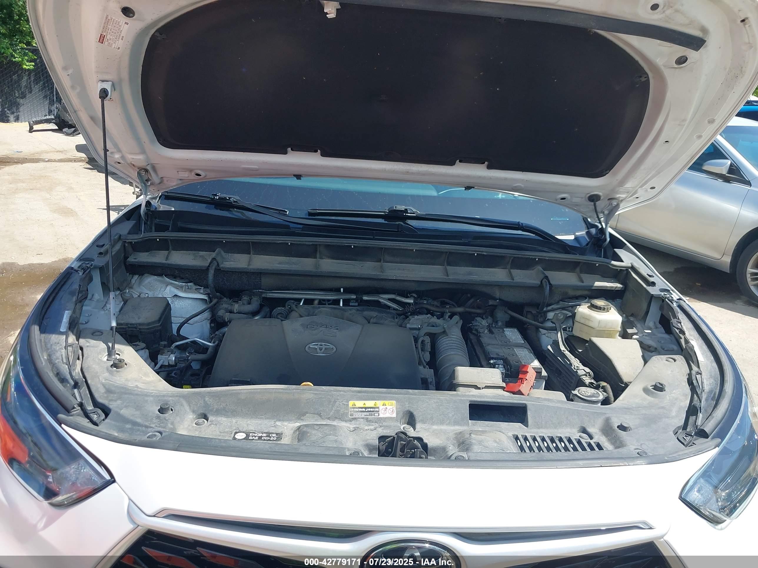 TOYOTA HIGHLANDER image 10