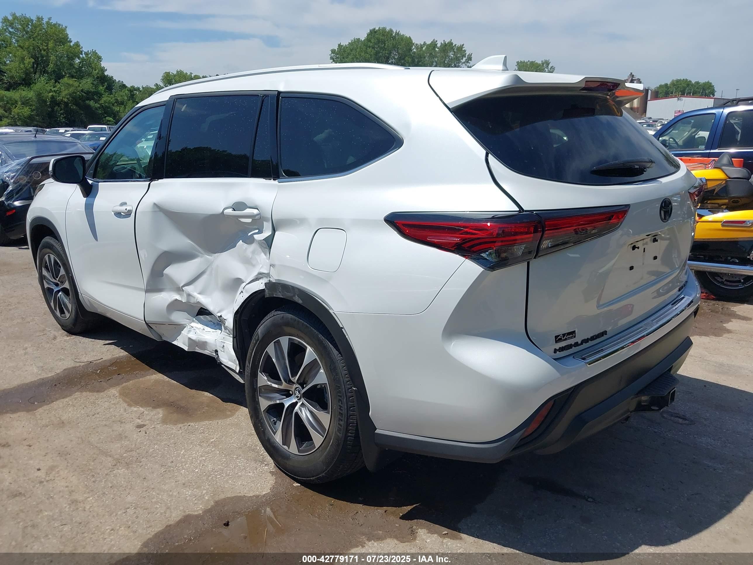 TOYOTA HIGHLANDER image 3