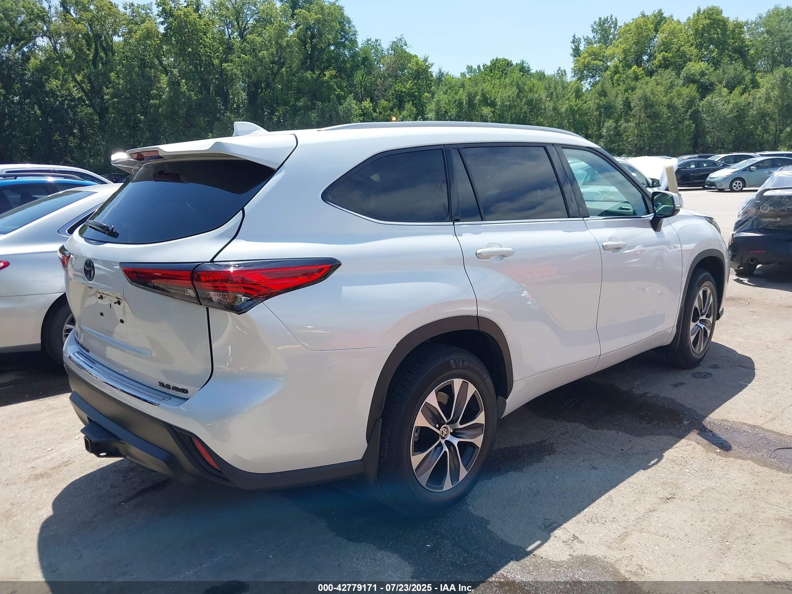 TOYOTA HIGHLANDER image 4