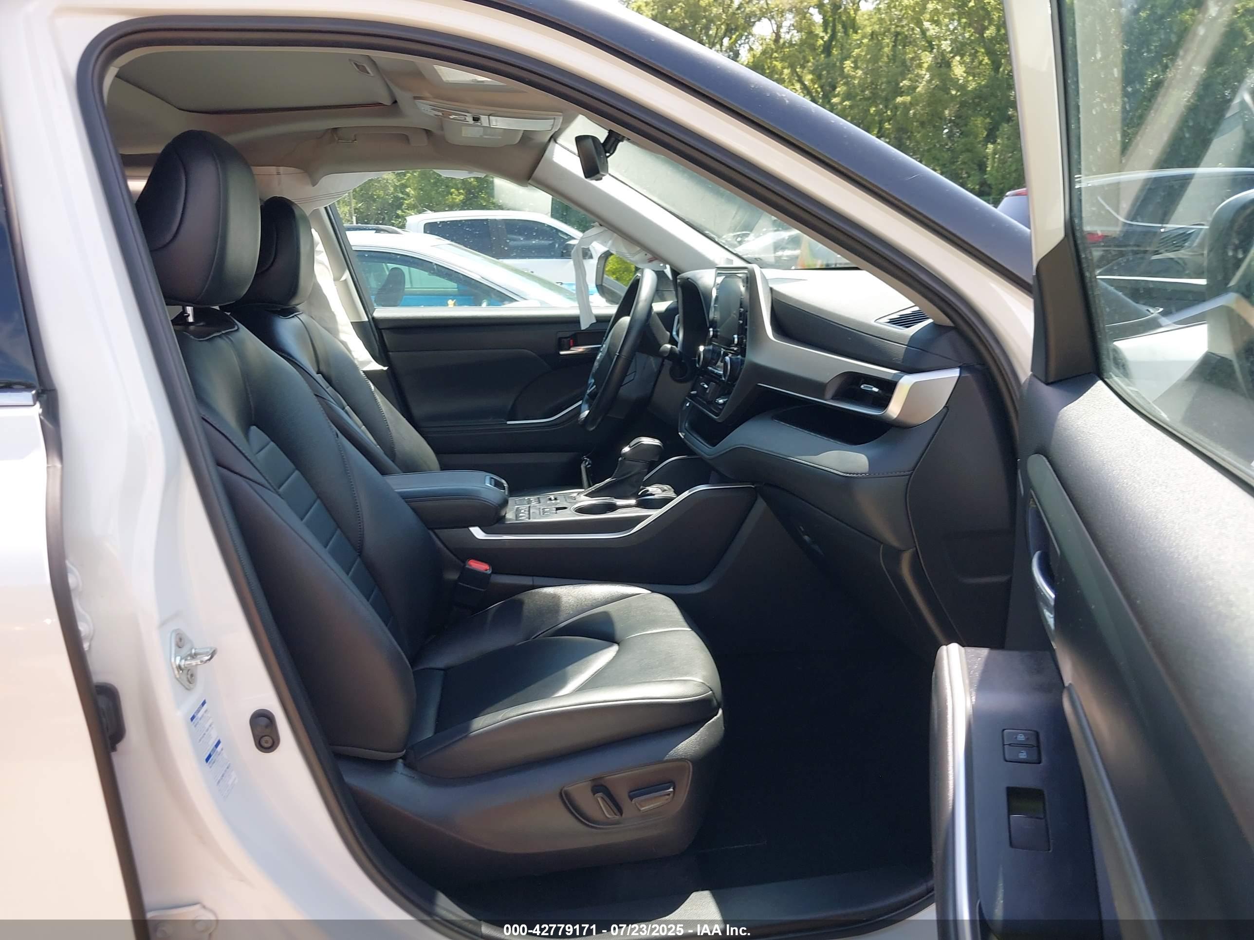 TOYOTA HIGHLANDER image 5