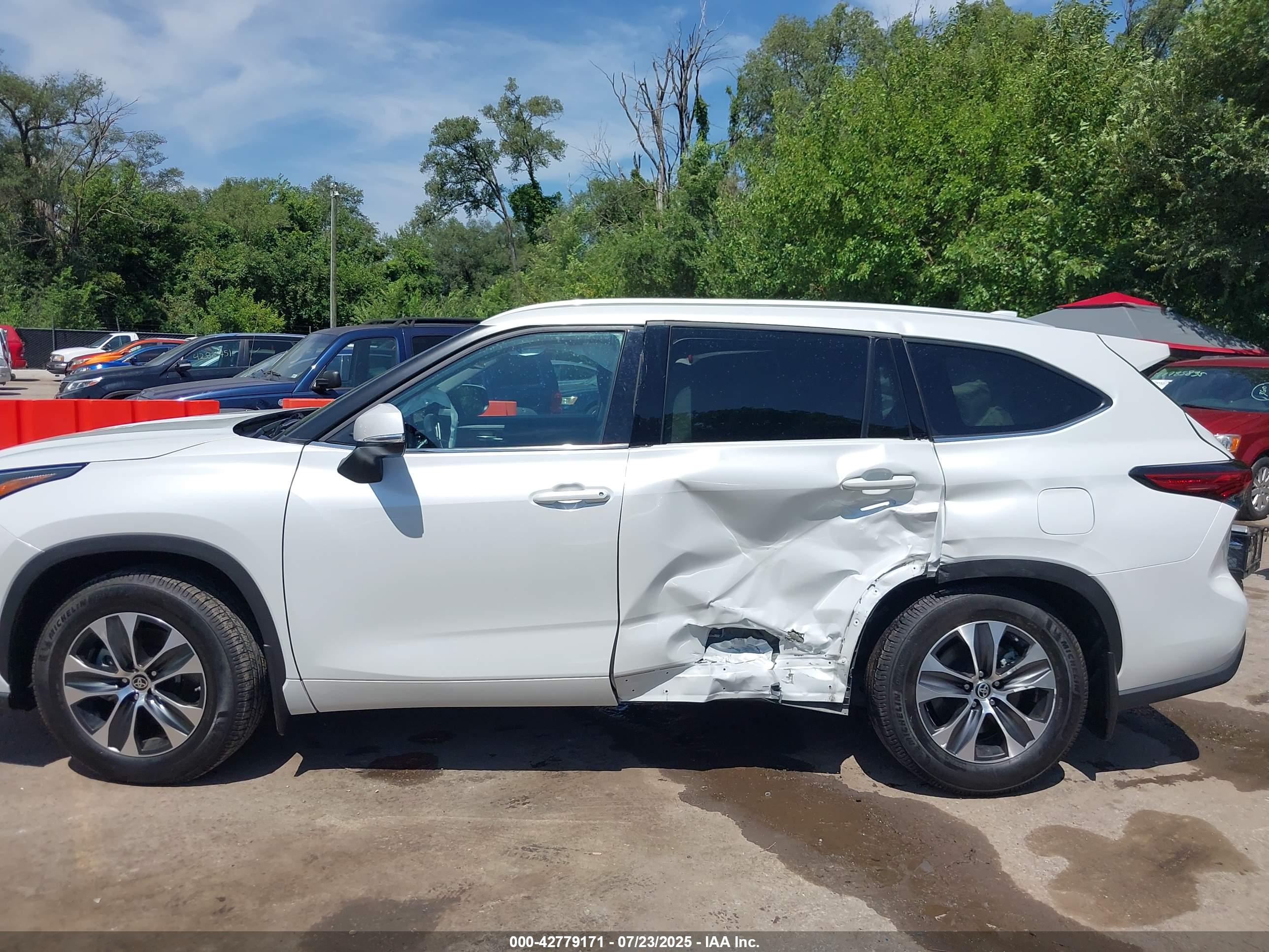 TOYOTA HIGHLANDER image 6