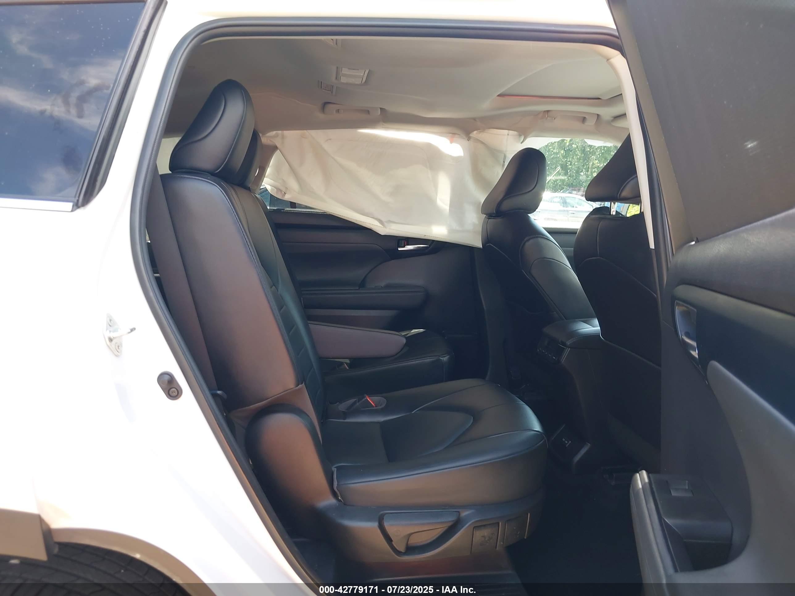 TOYOTA HIGHLANDER image 8