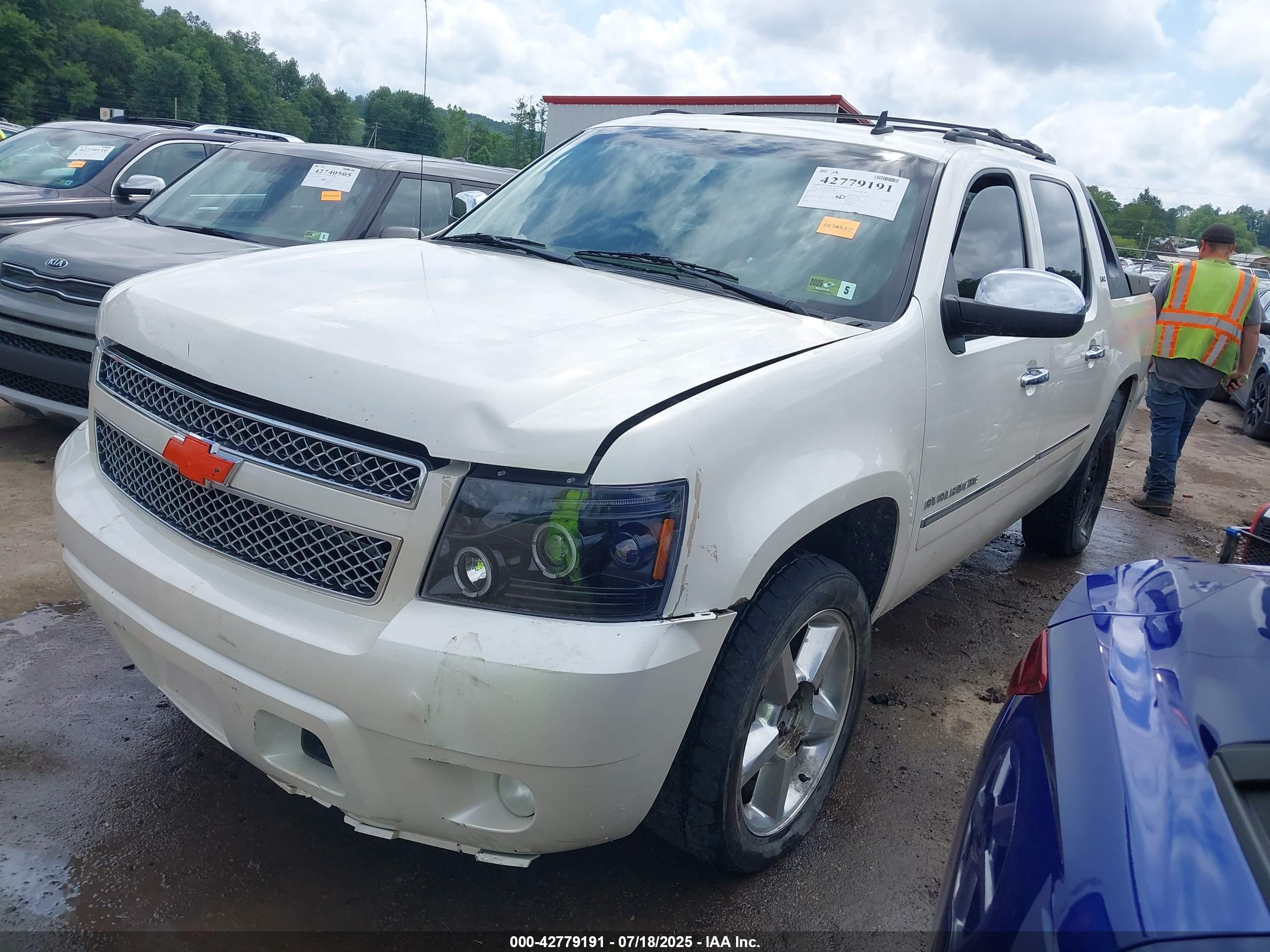 CHEVROLET AVALANCHE image 2