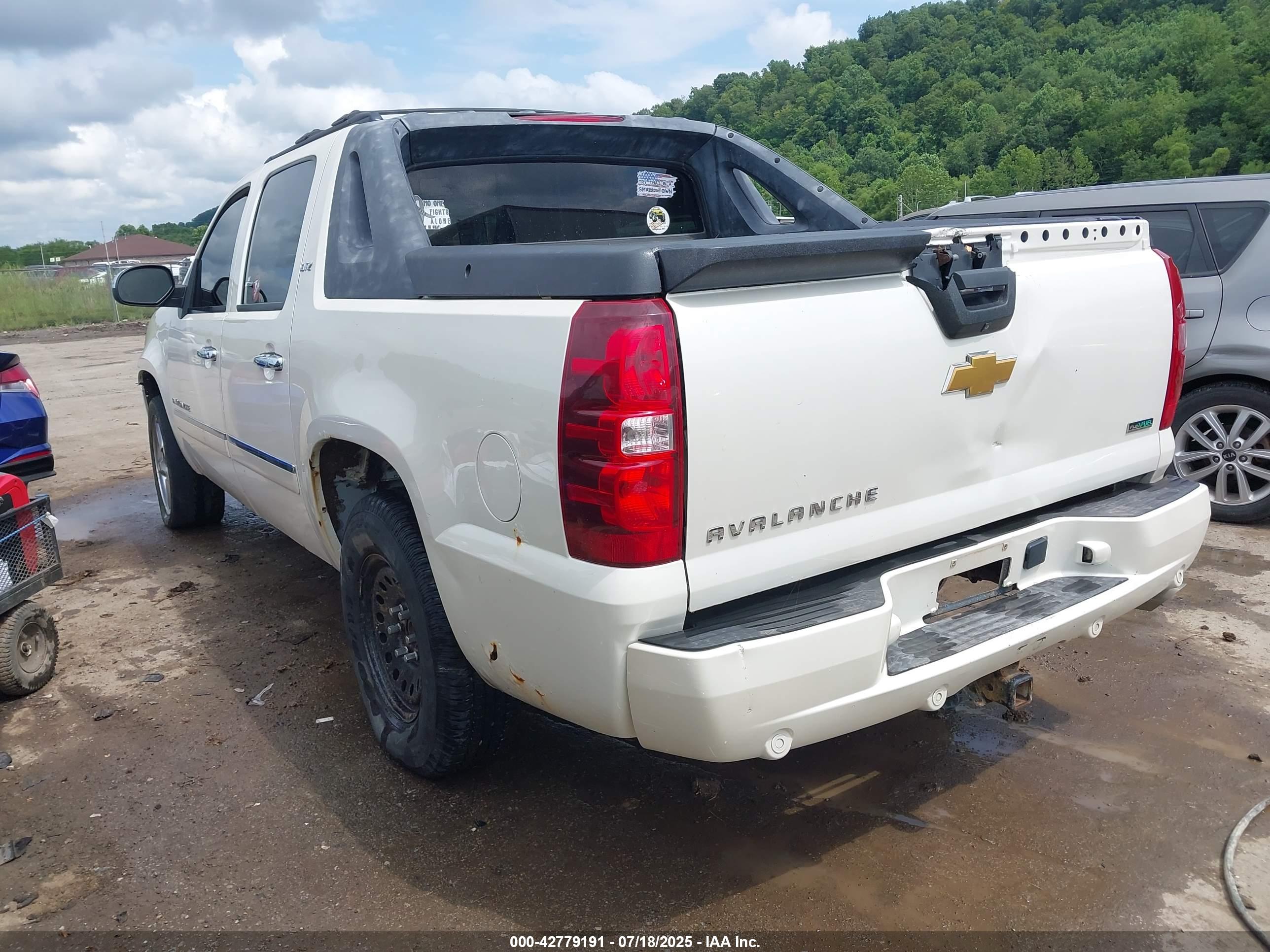 CHEVROLET AVALANCHE image 3