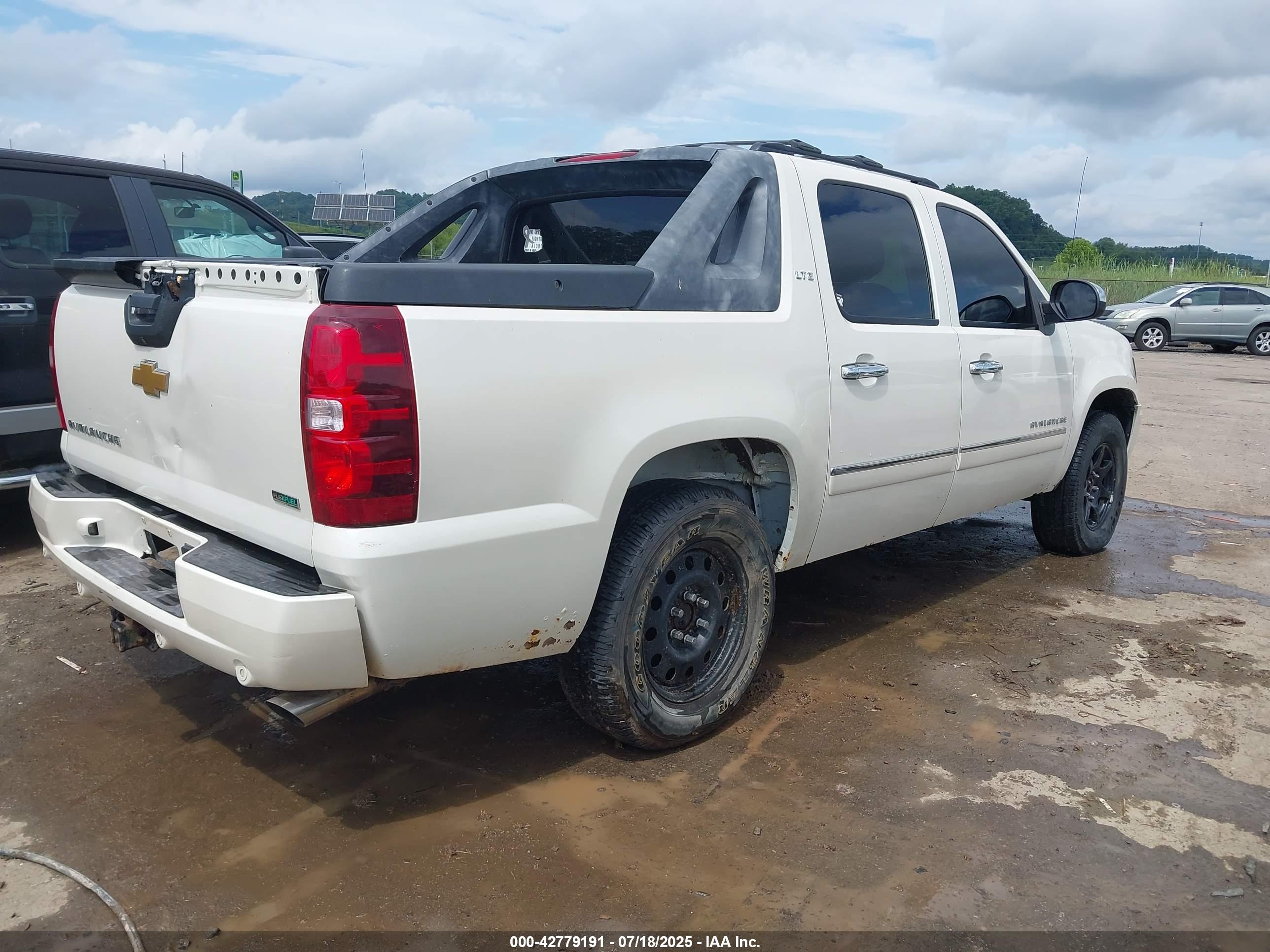 CHEVROLET AVALANCHE image 4