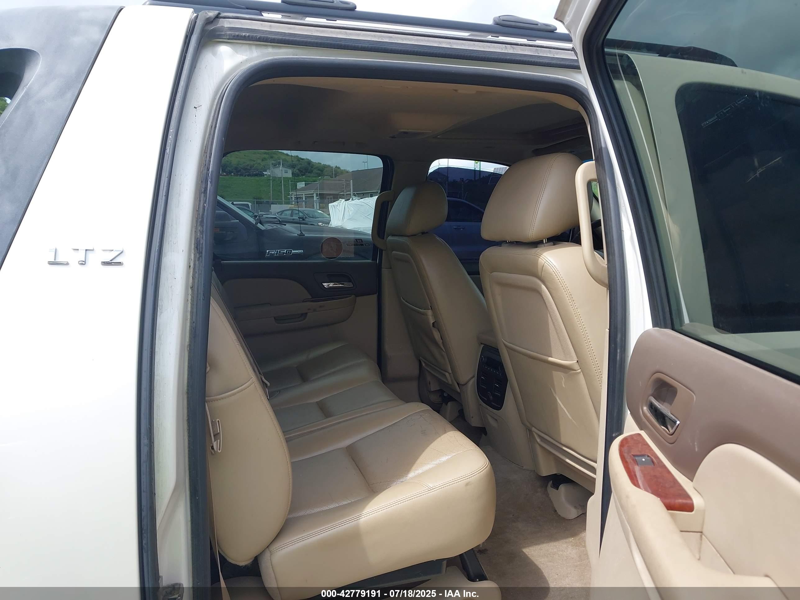 CHEVROLET AVALANCHE image 8