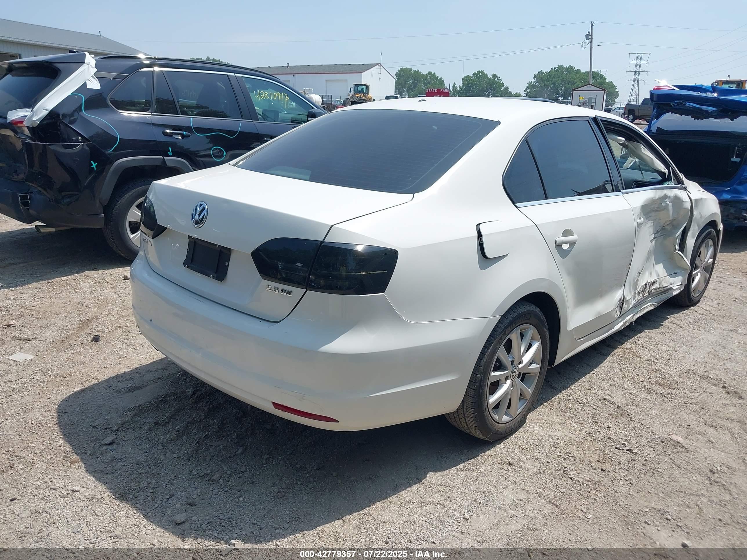 VOLKSWAGEN JETTA image 4