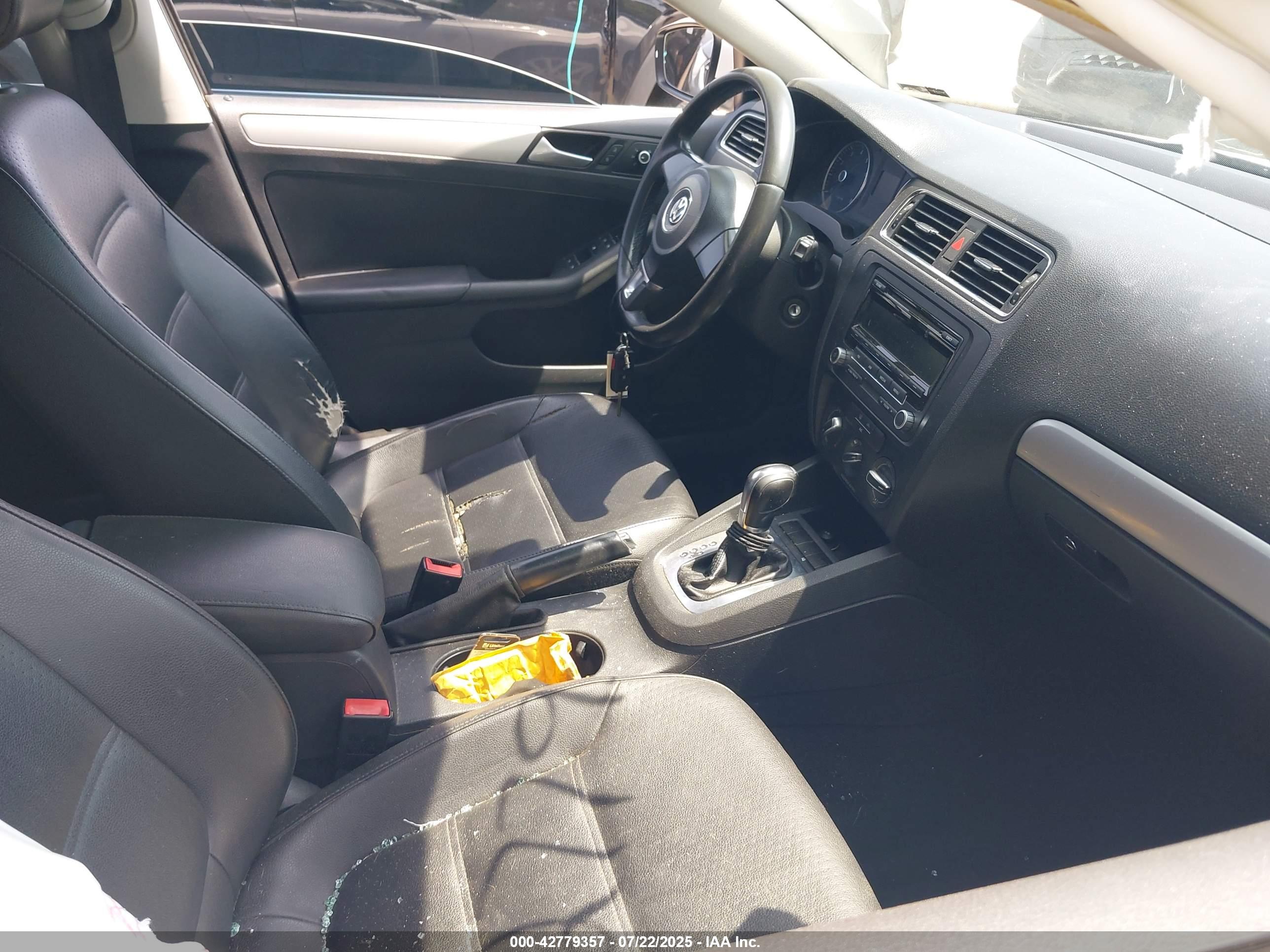 VOLKSWAGEN JETTA image 5