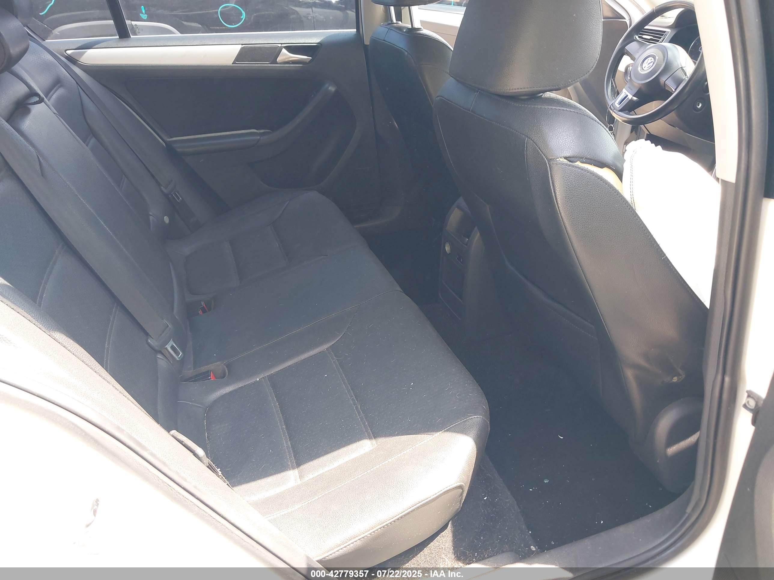 VOLKSWAGEN JETTA image 8