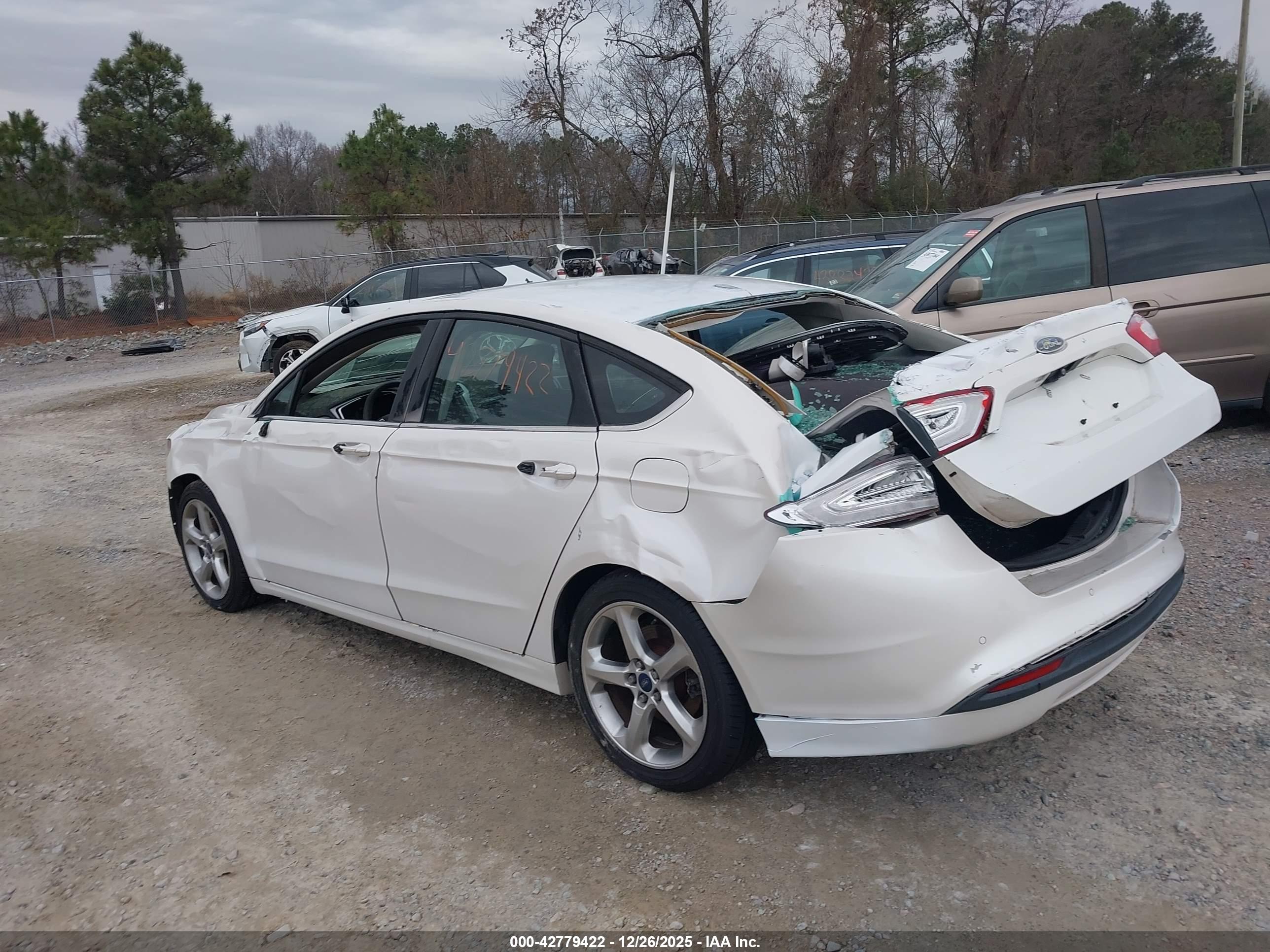 FORD FUSION image 3