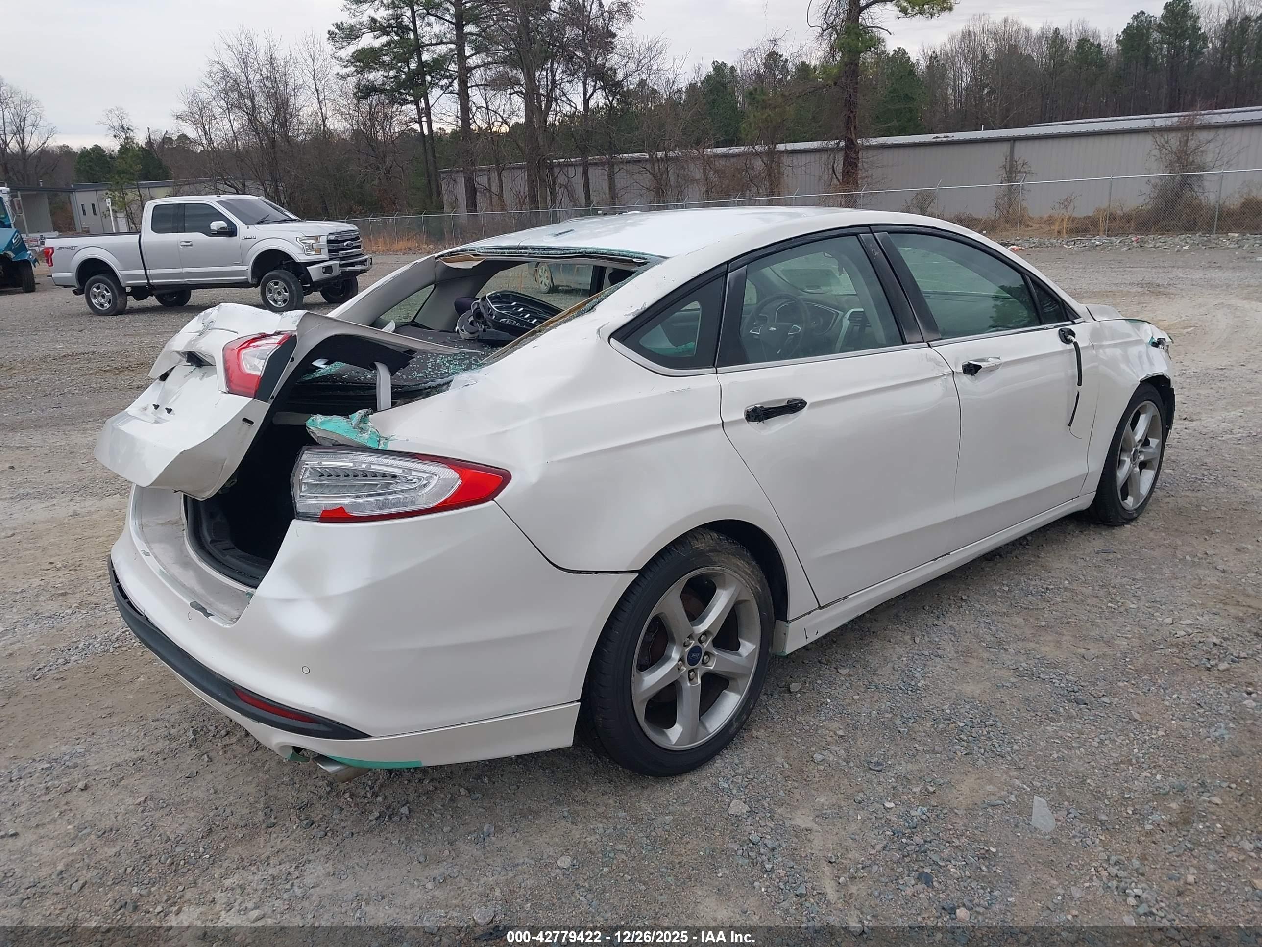 FORD FUSION image 4