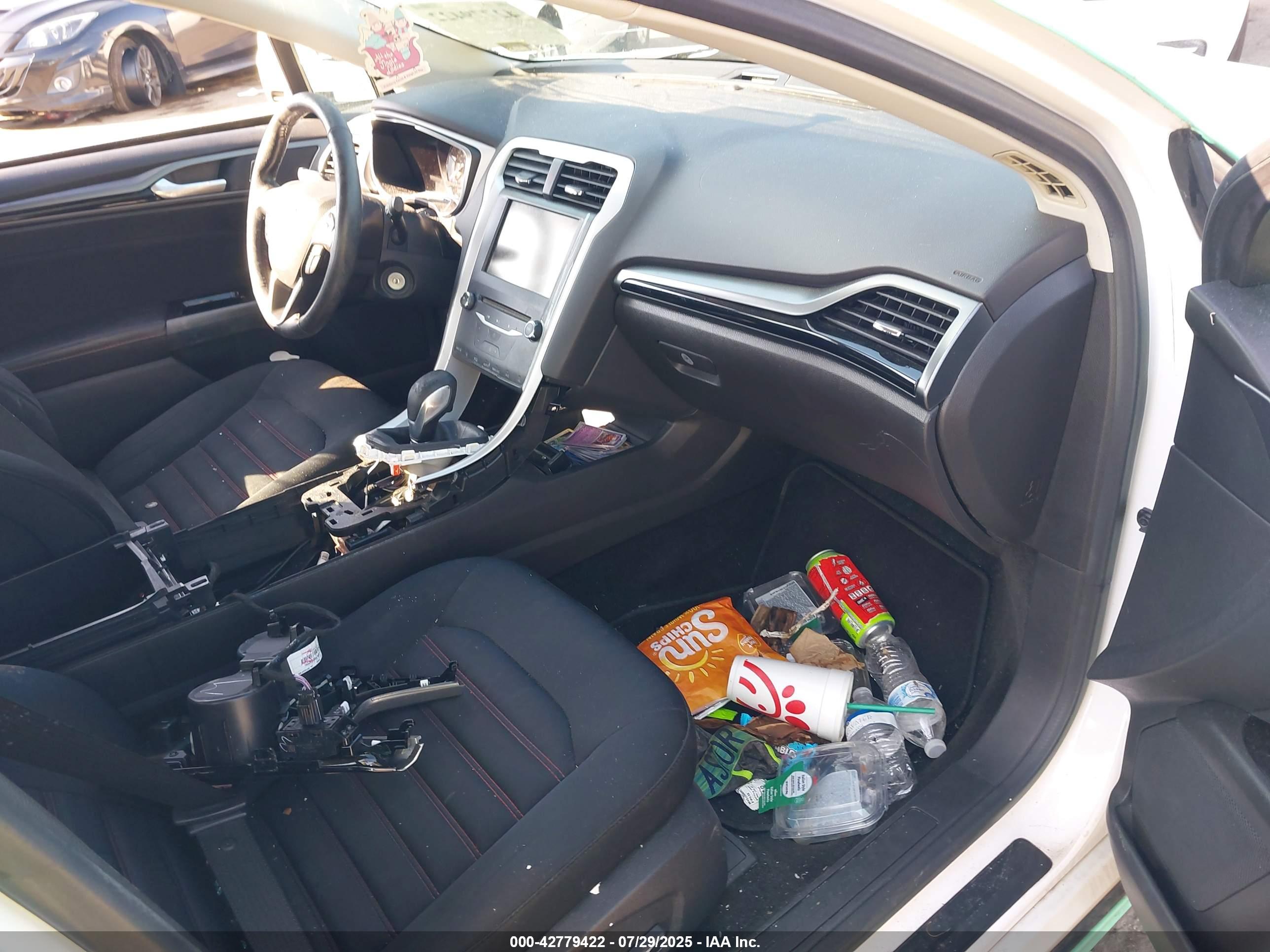 FORD FUSION image 5