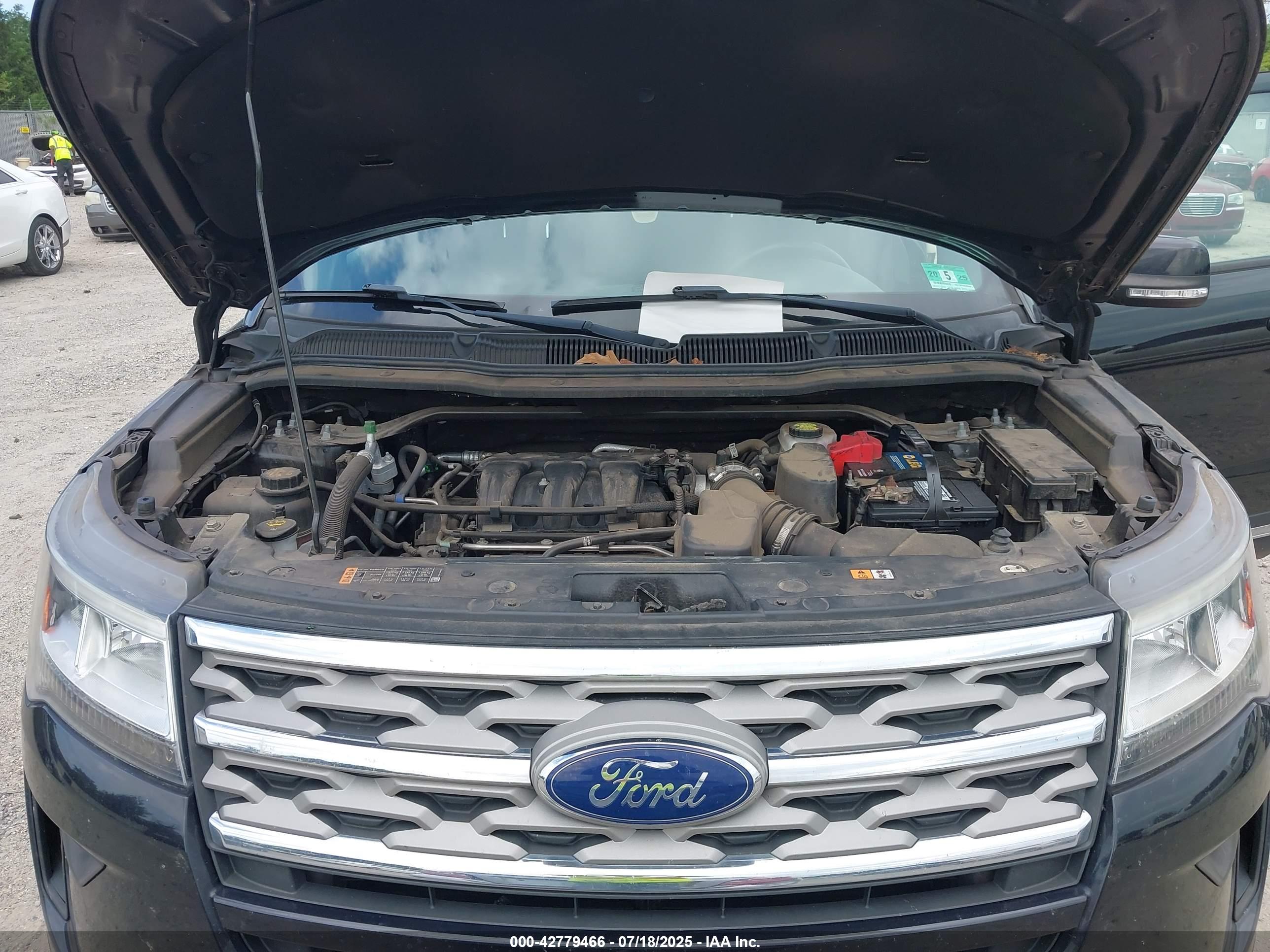 FORD EXPLORER image 10