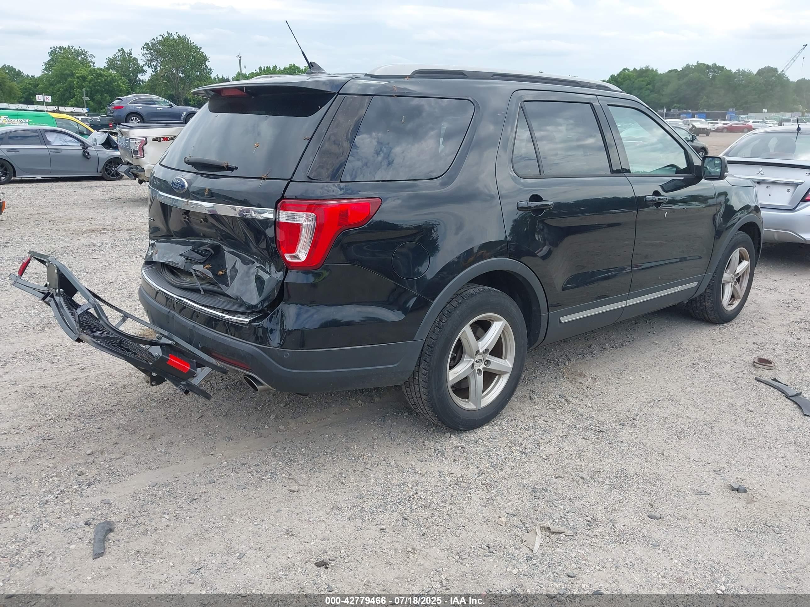 FORD EXPLORER image 4