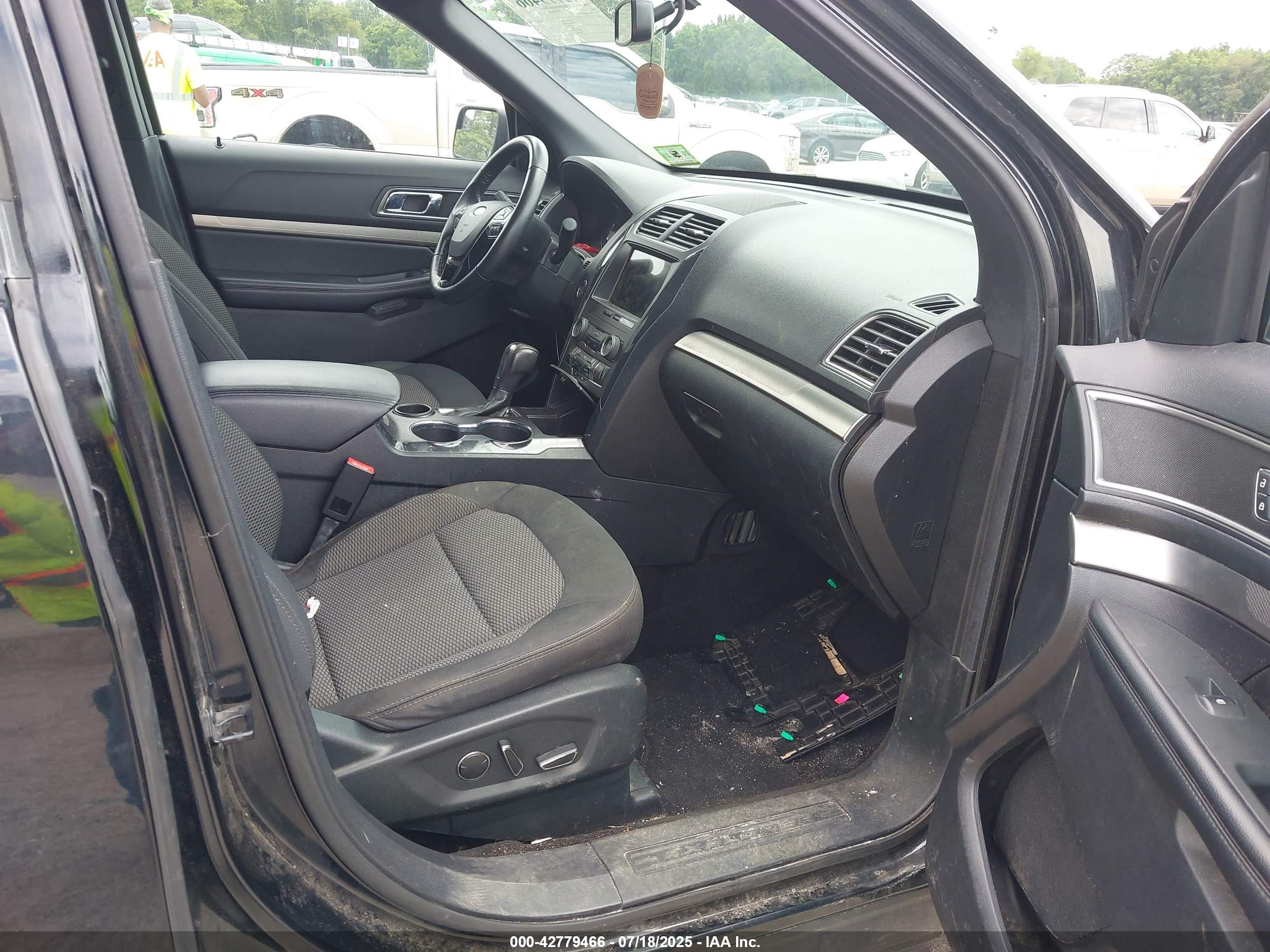 FORD EXPLORER image 5