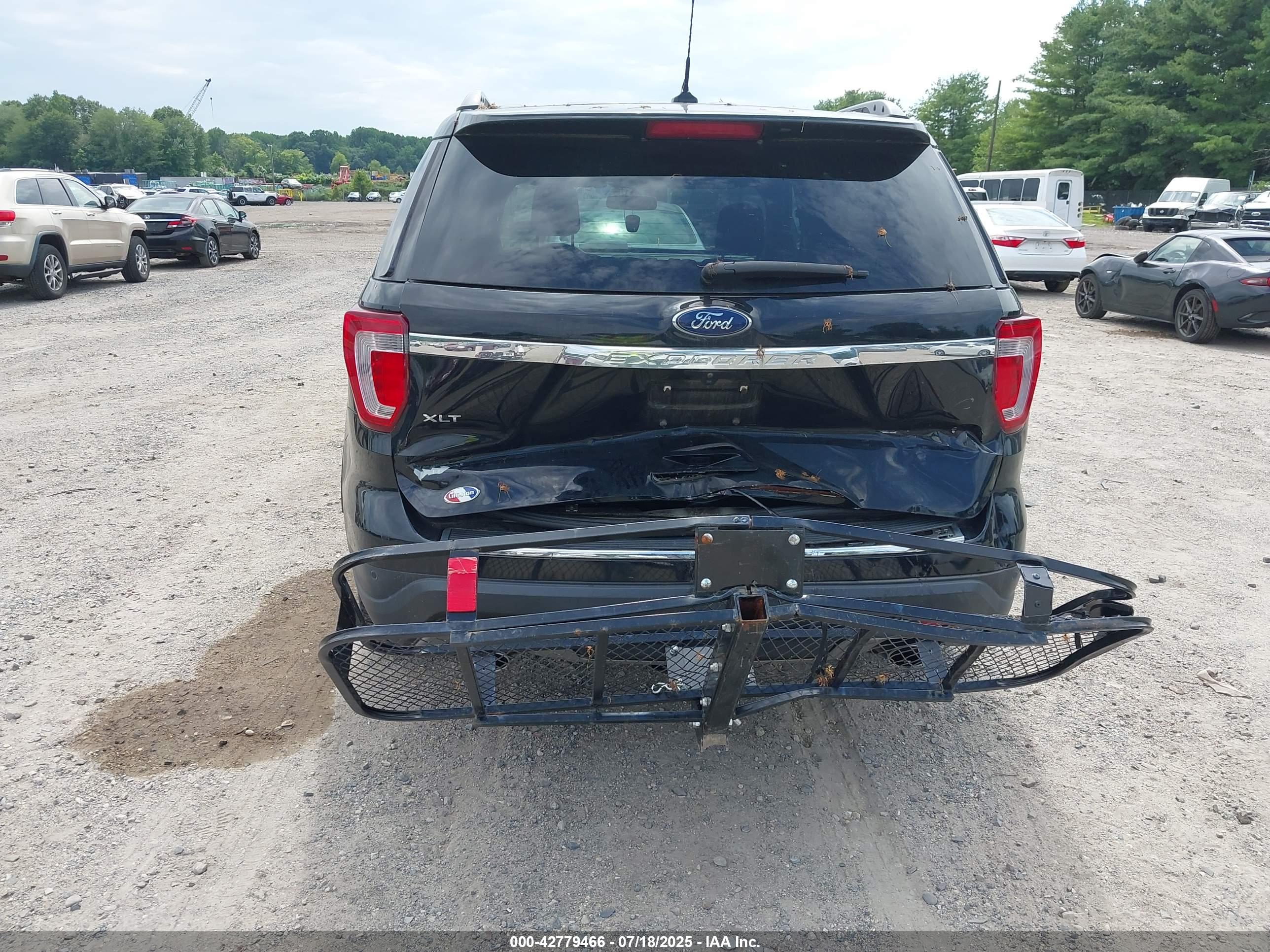 FORD EXPLORER image 6