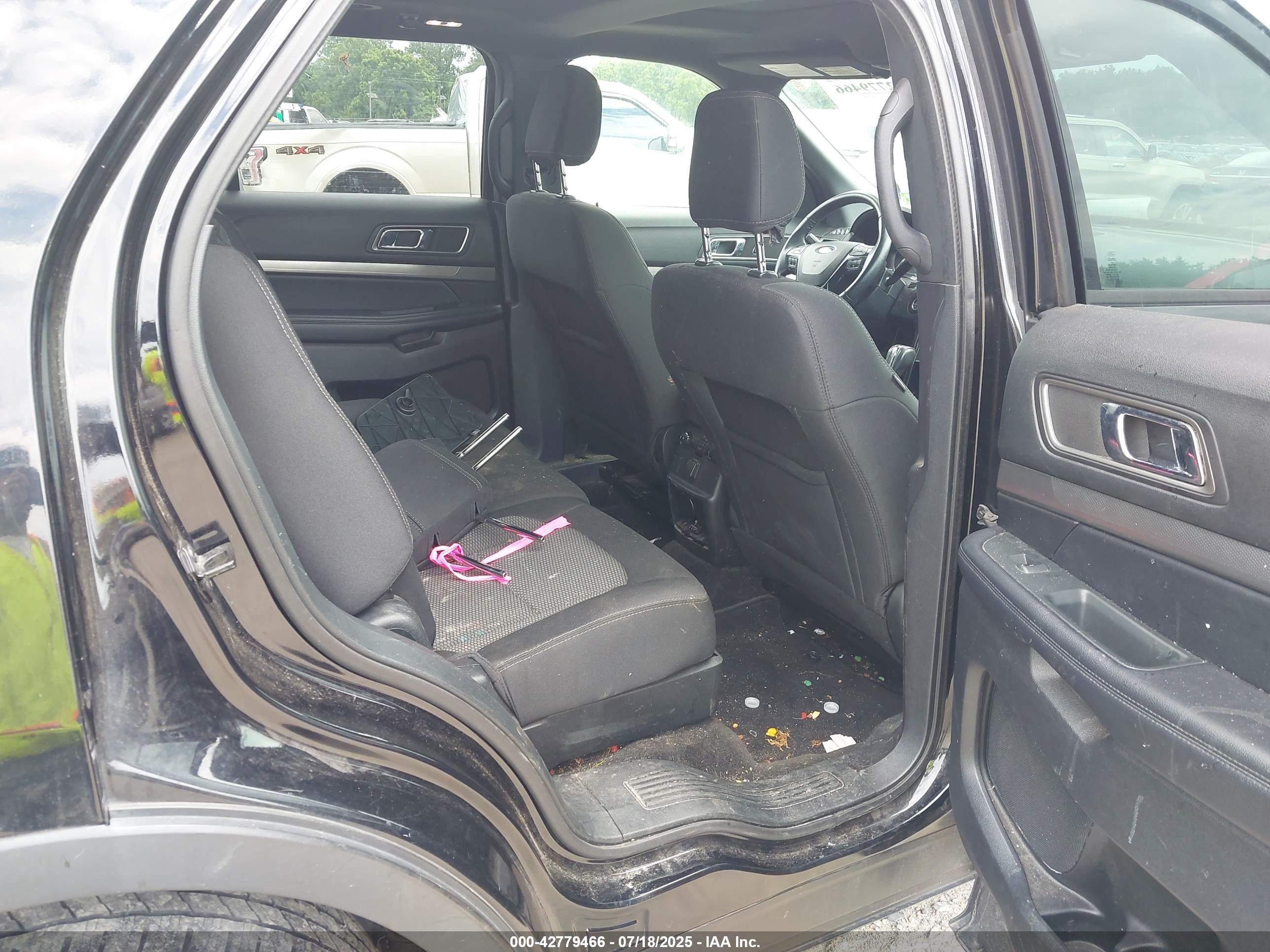 FORD EXPLORER image 8