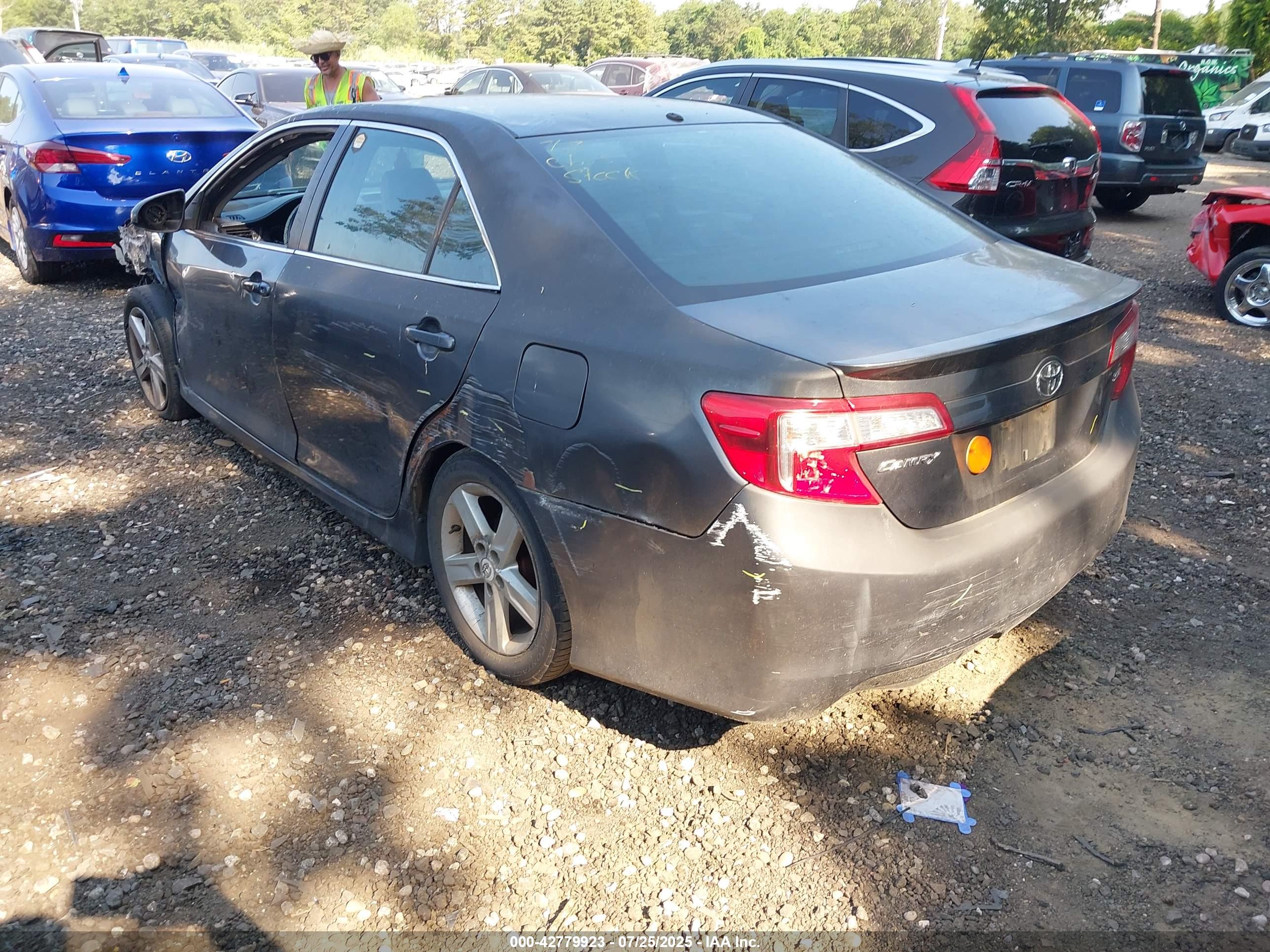 TOYOTA CAMRY image 3