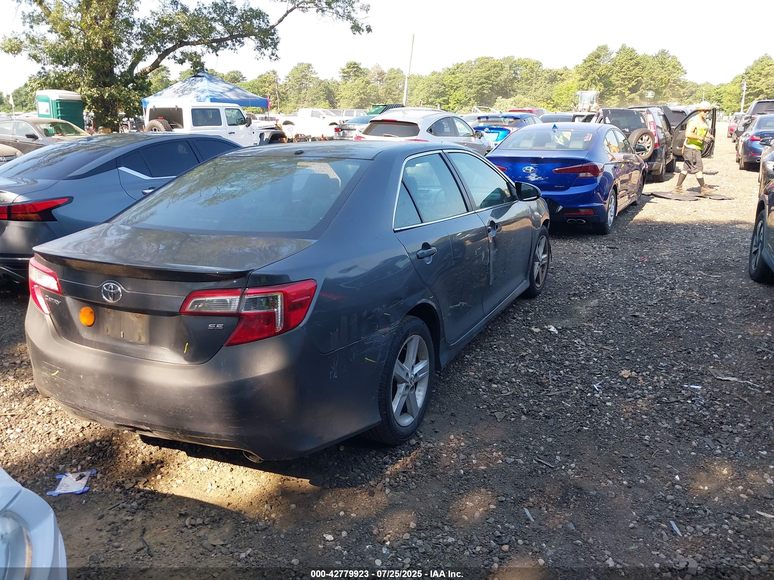 TOYOTA CAMRY image 4