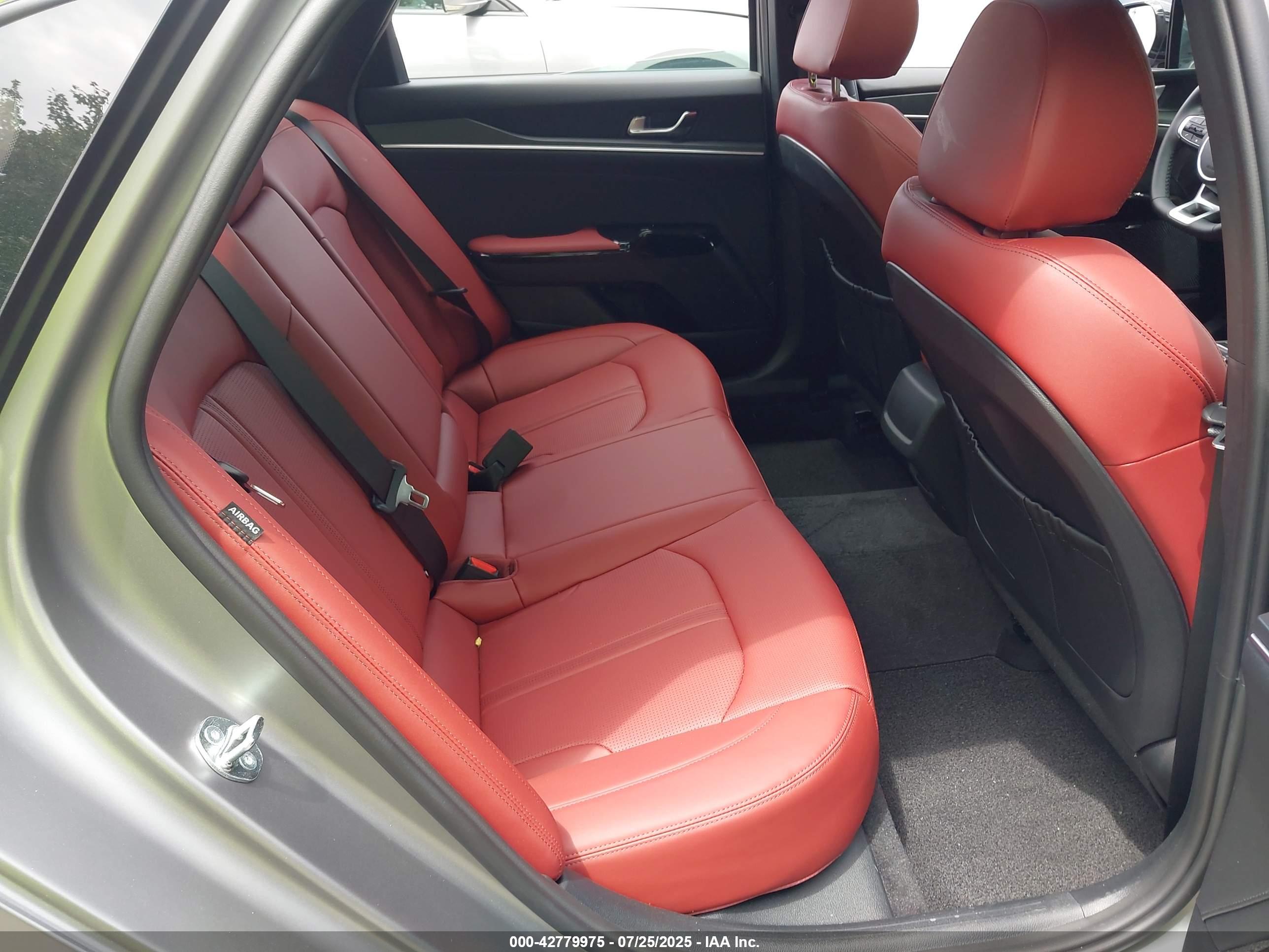 KIA K5 image 8