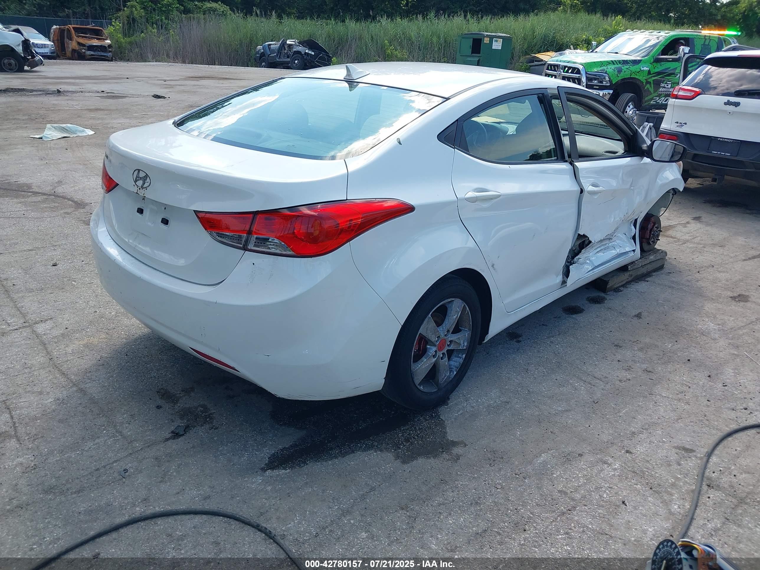 HYUNDAI ELANTRA image 4