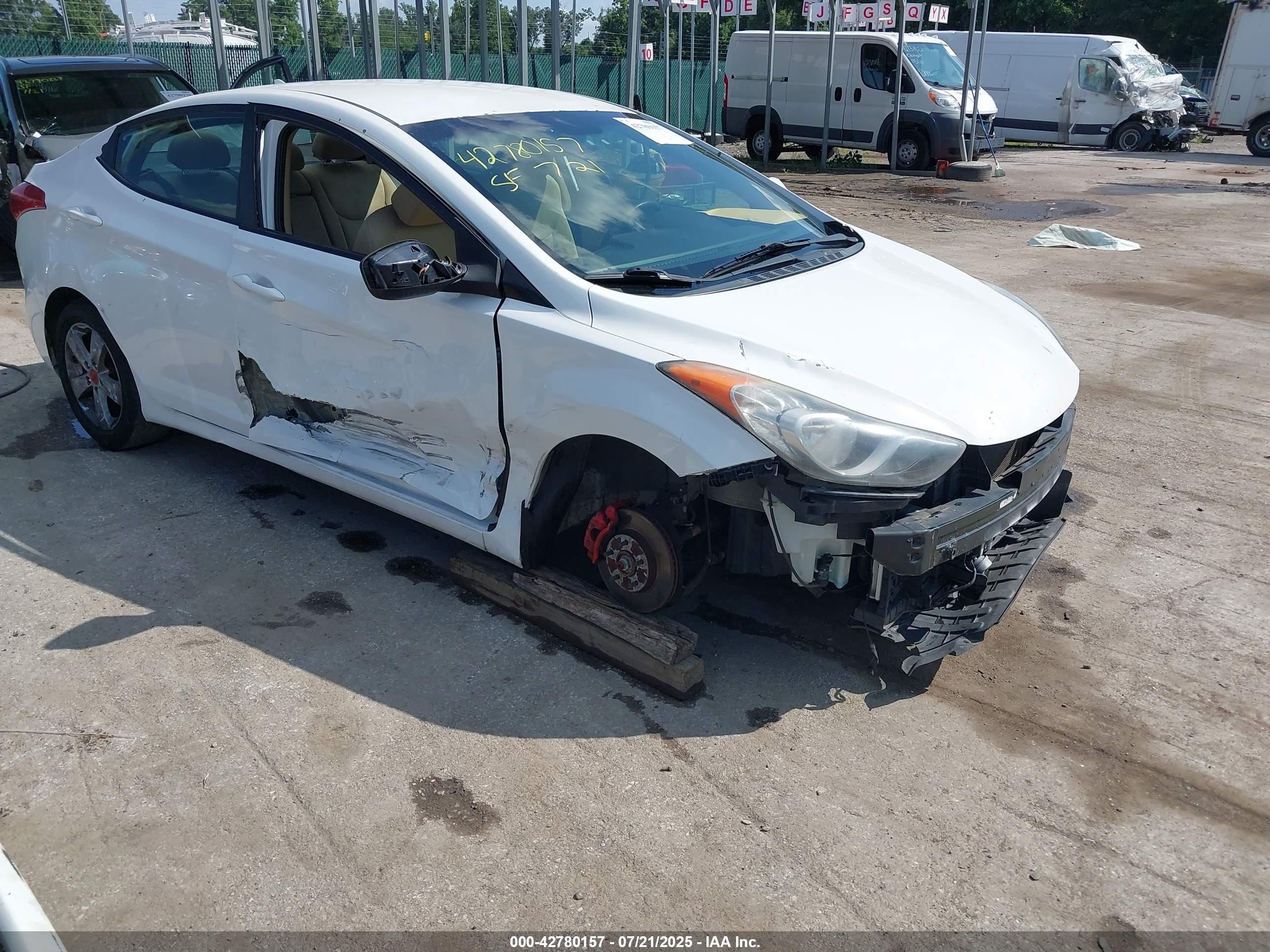 HYUNDAI ELANTRA image 6