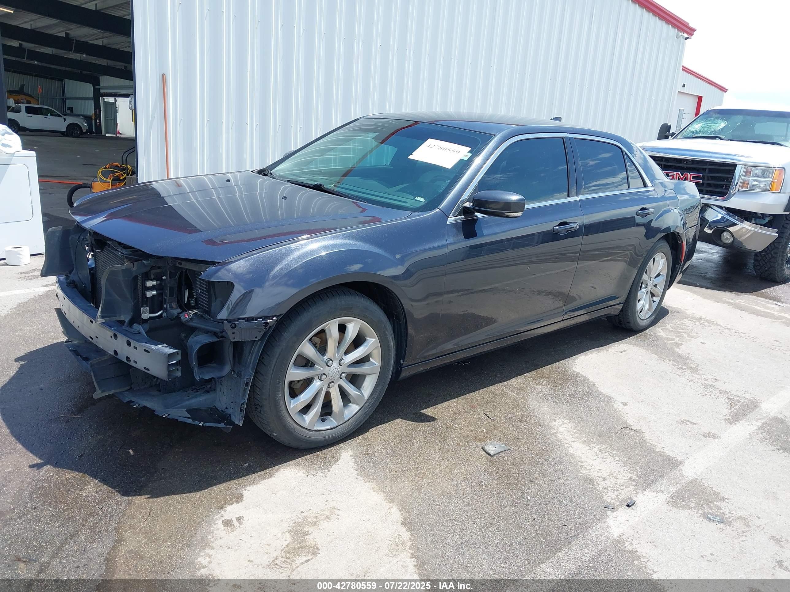 CHRYSLER 300 image 2