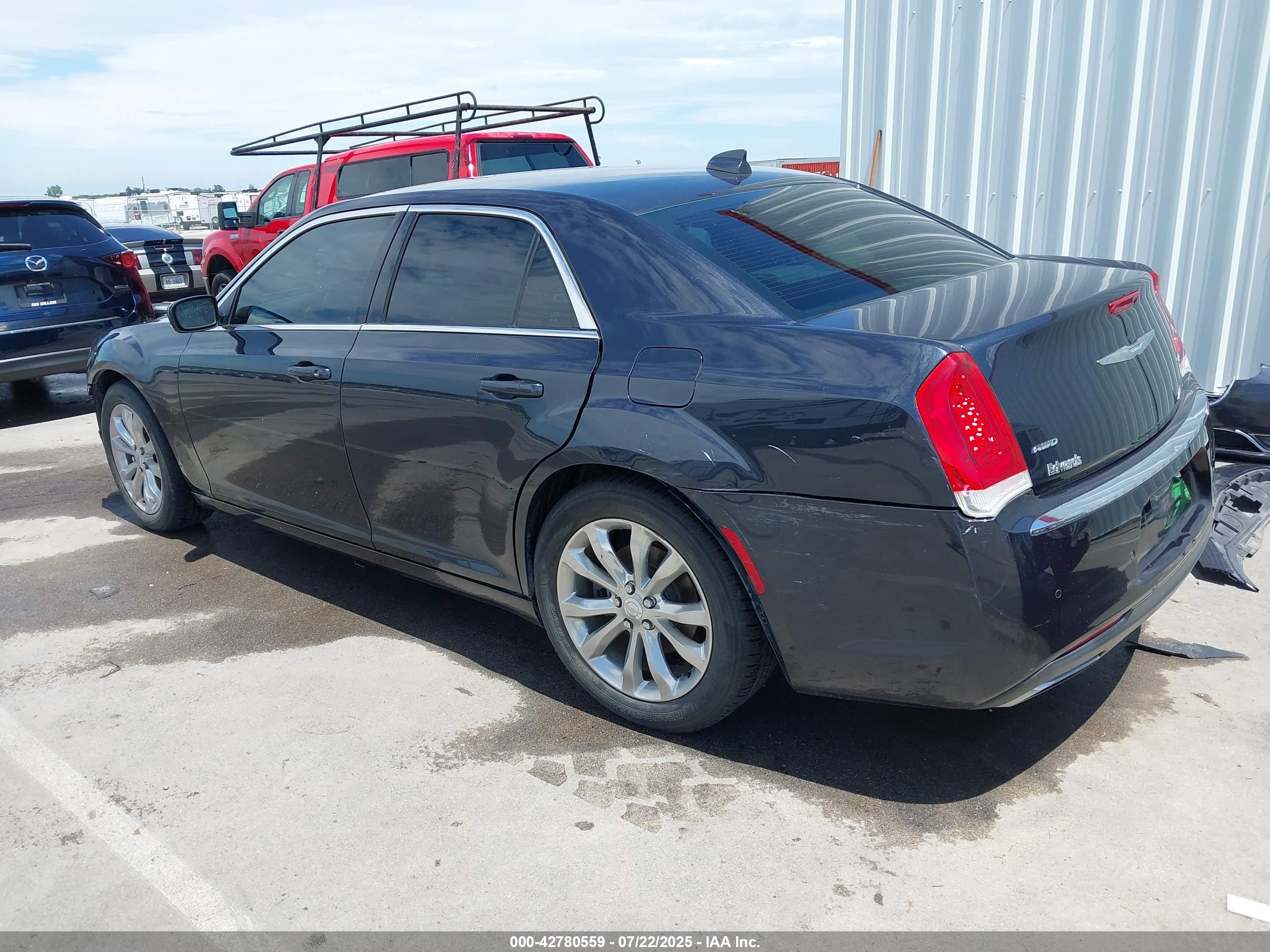 CHRYSLER 300 image 3