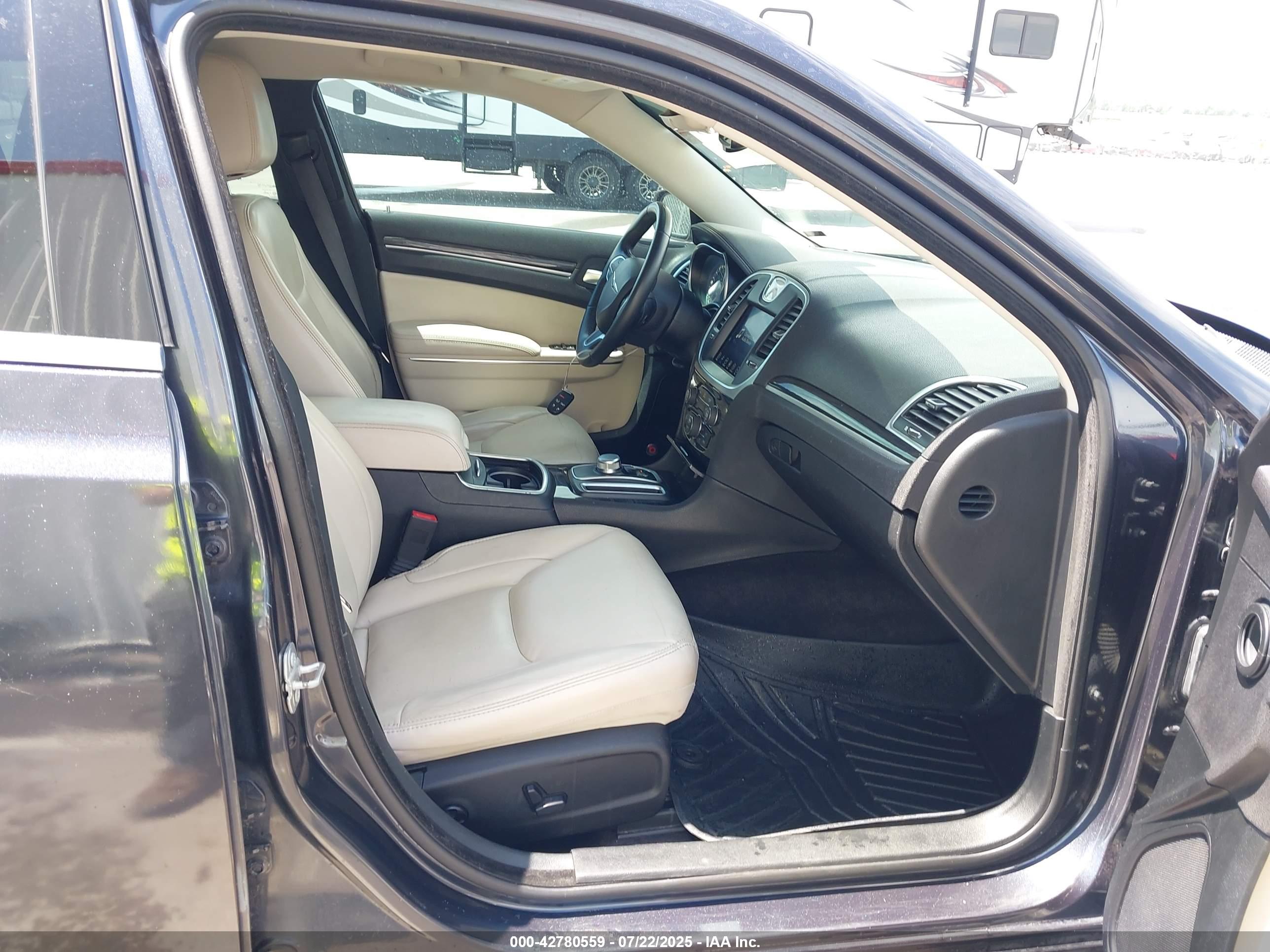 CHRYSLER 300 image 5