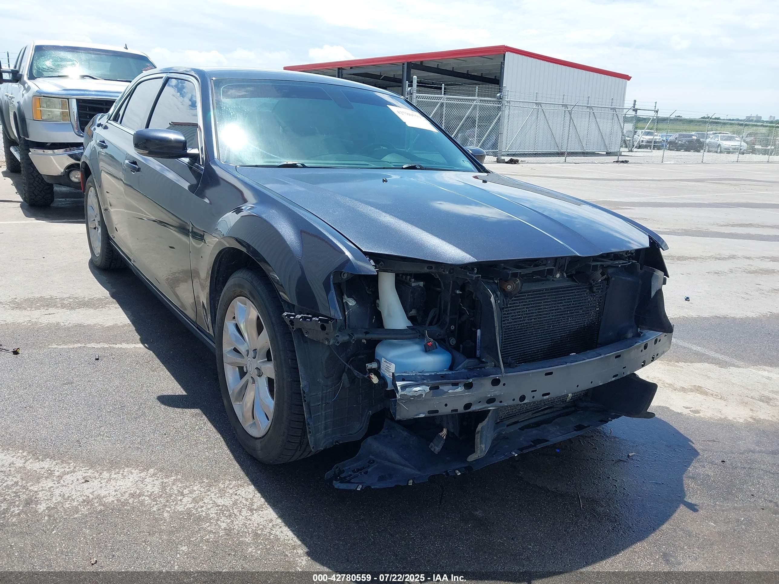 CHRYSLER 300 image 6