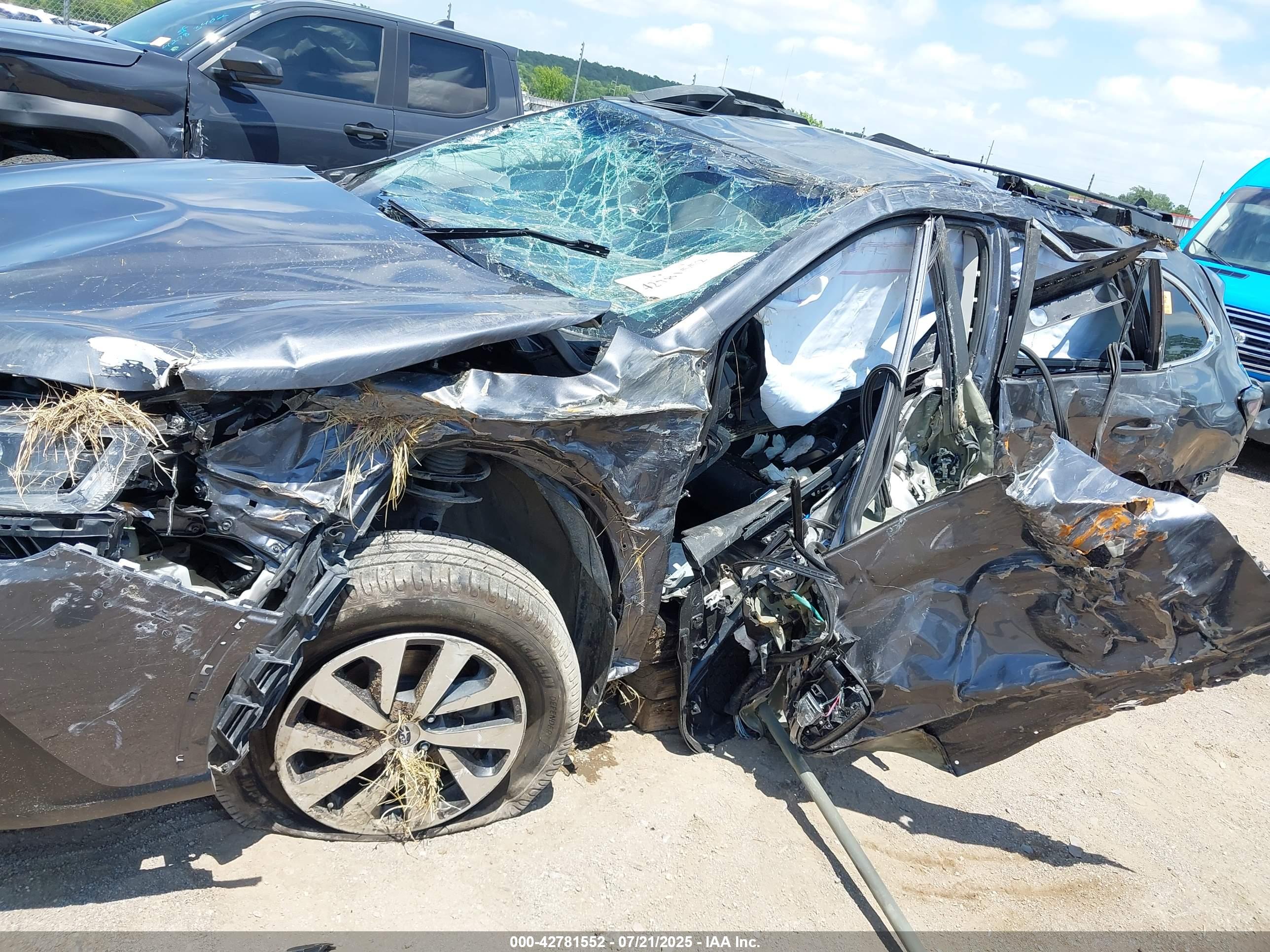 SUBARU OUTBACK image 6