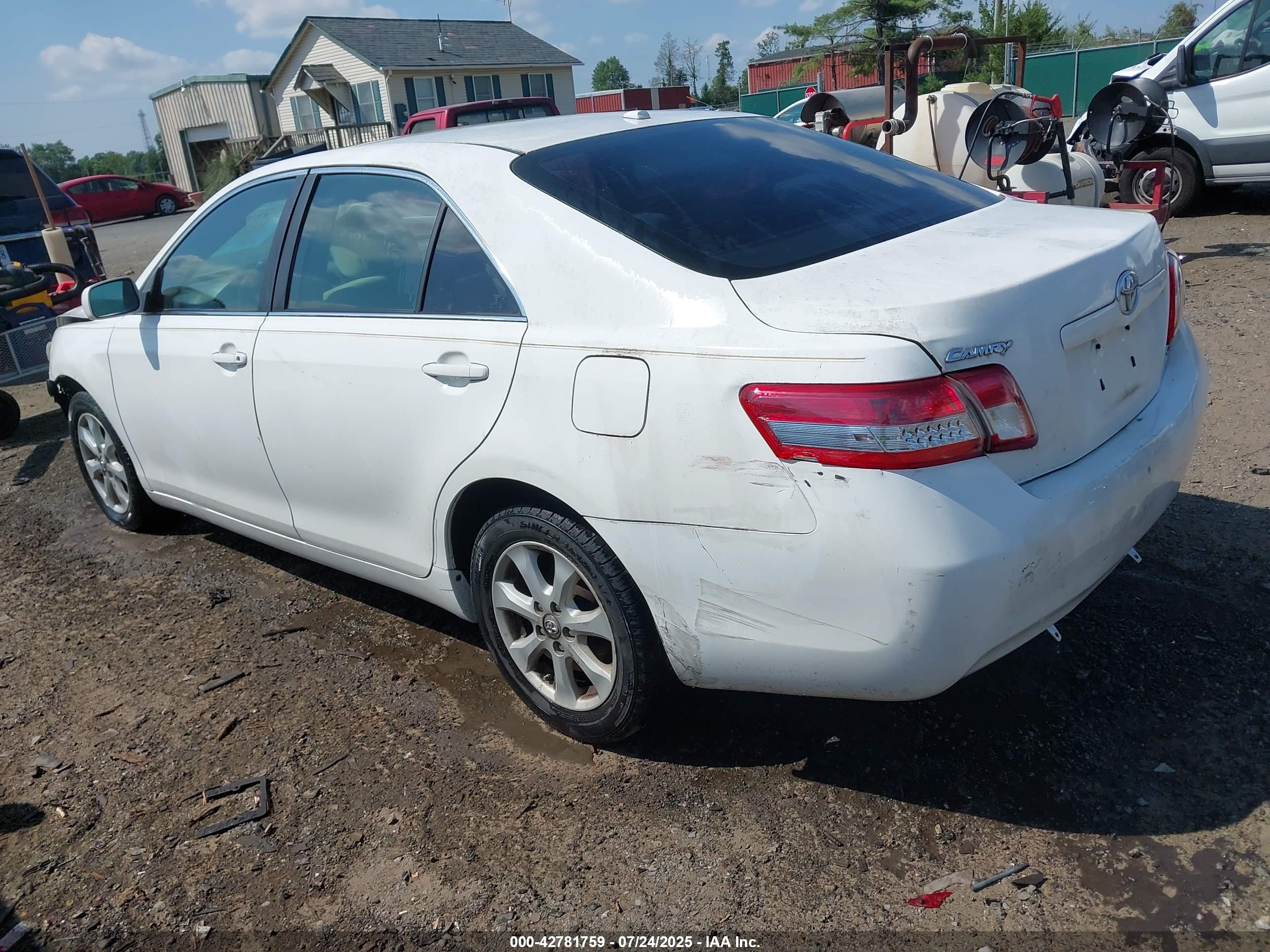 TOYOTA CAMRY image 3