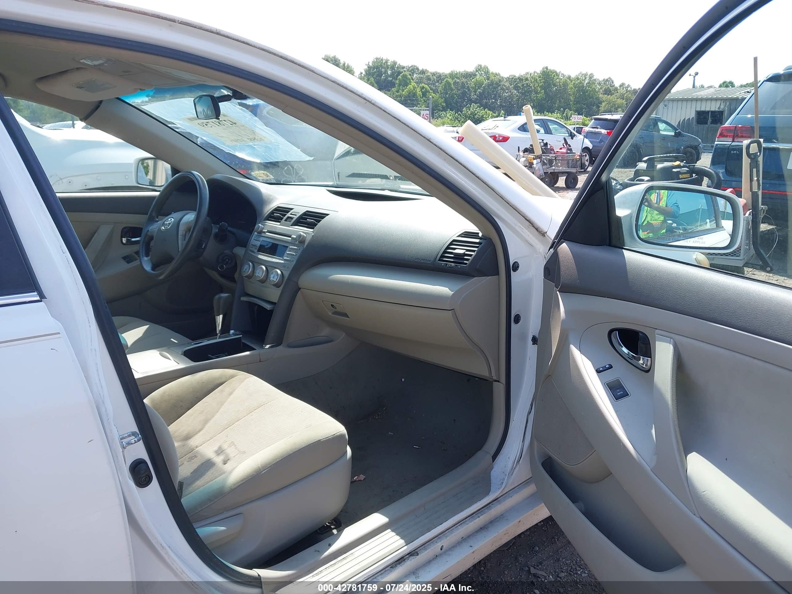 TOYOTA CAMRY image 5