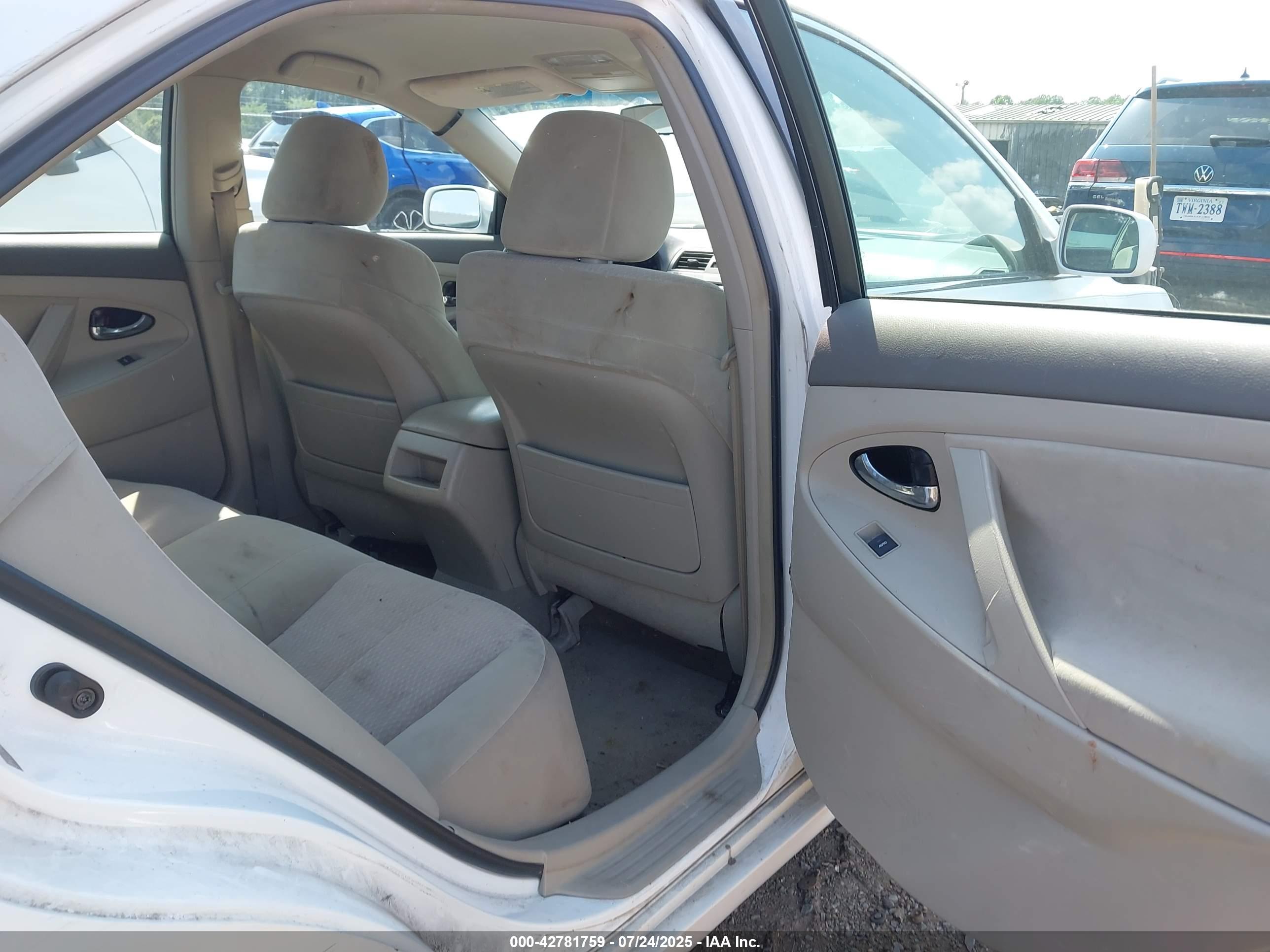 TOYOTA CAMRY image 8
