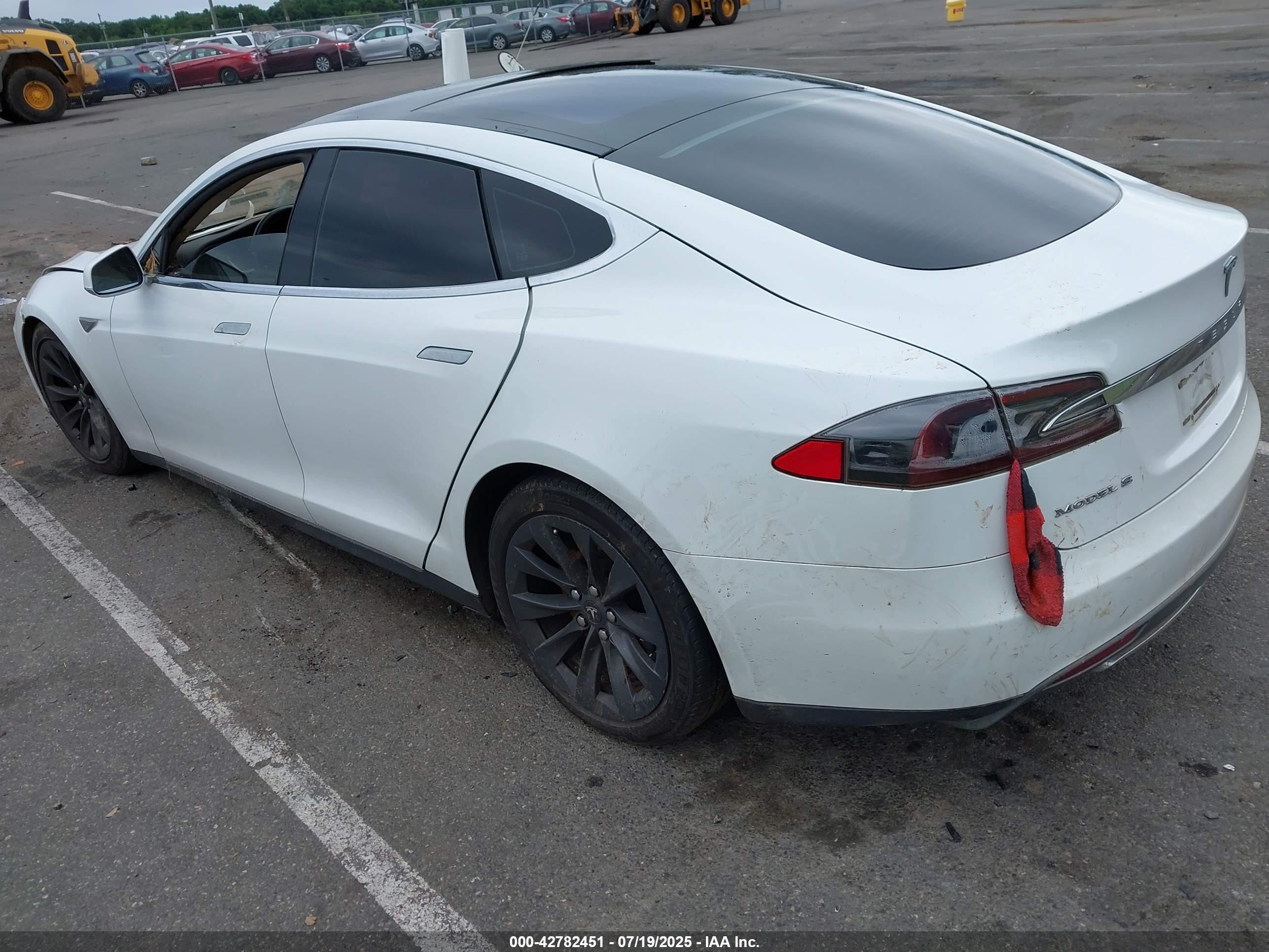 TESLA MODEL image 3