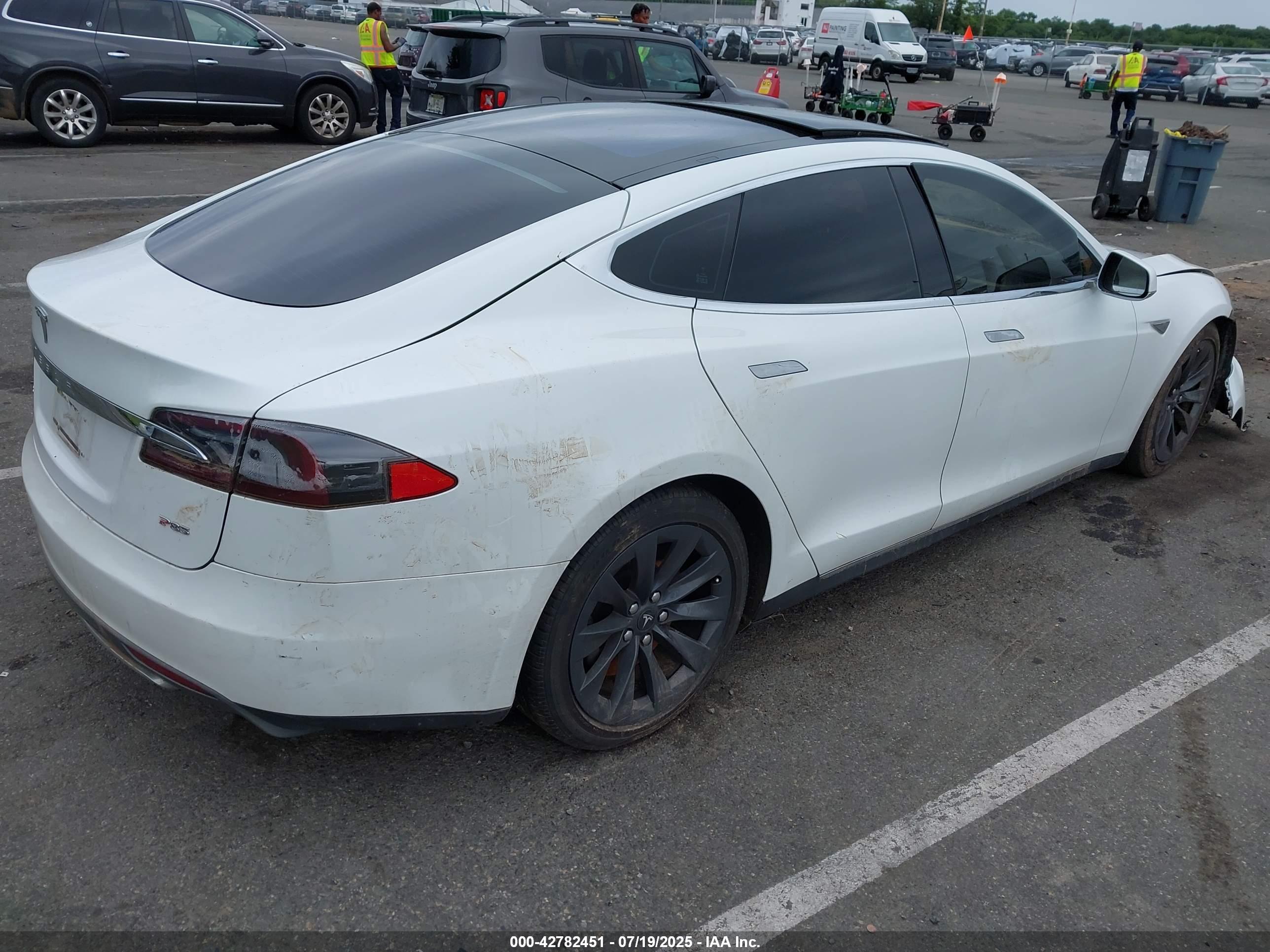 TESLA MODEL image 4