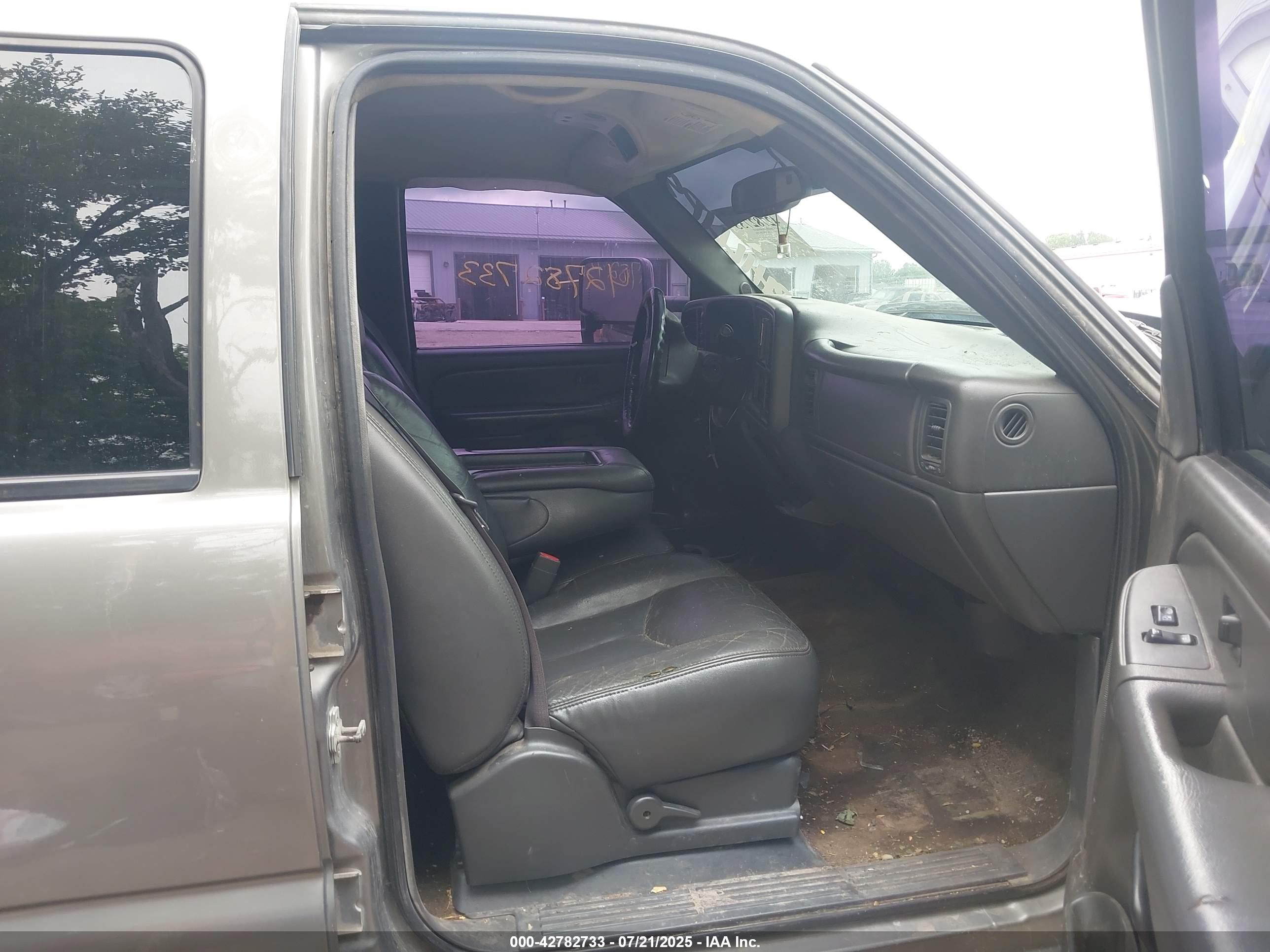 CHEVROLET SILVERADO image 5