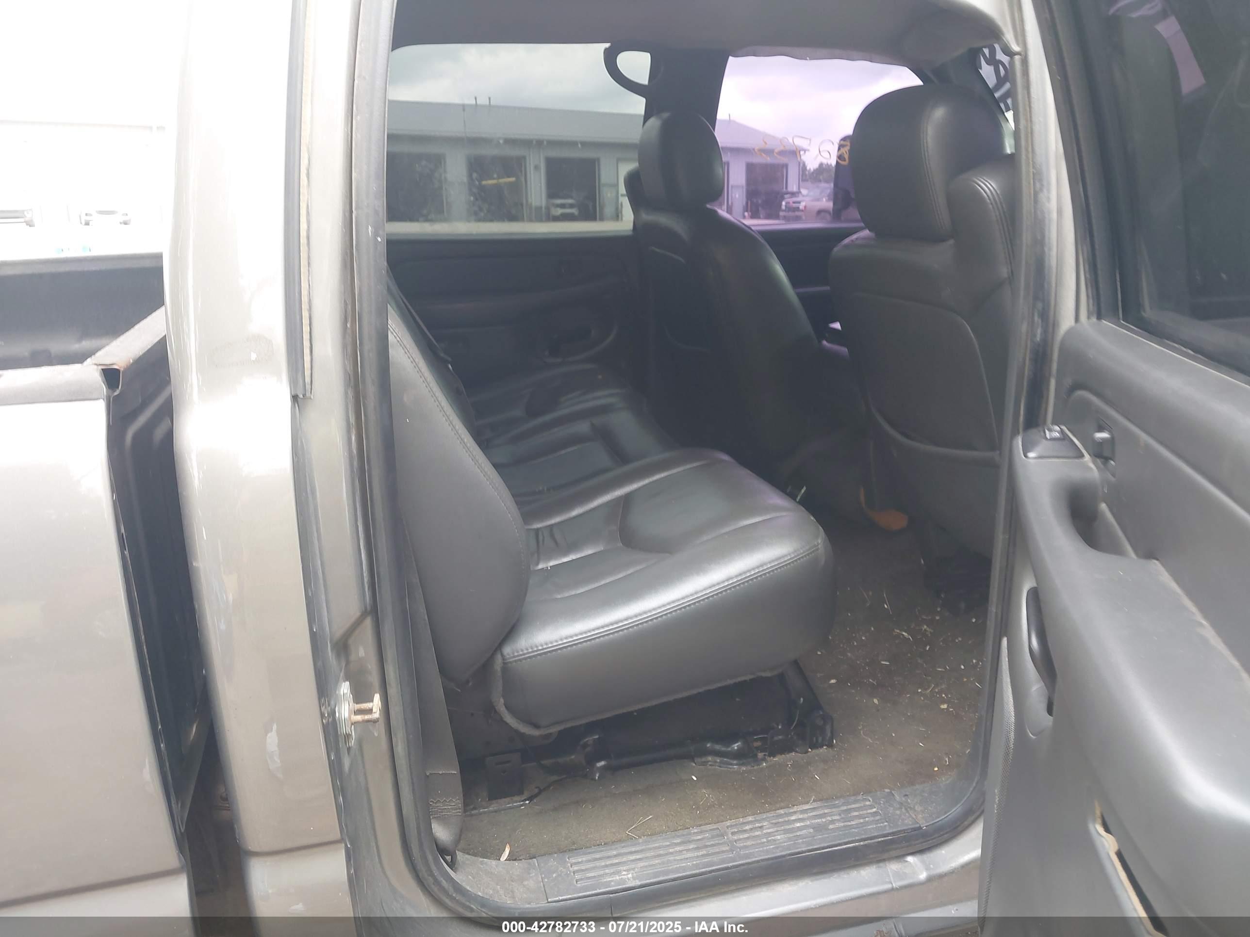 CHEVROLET SILVERADO image 8