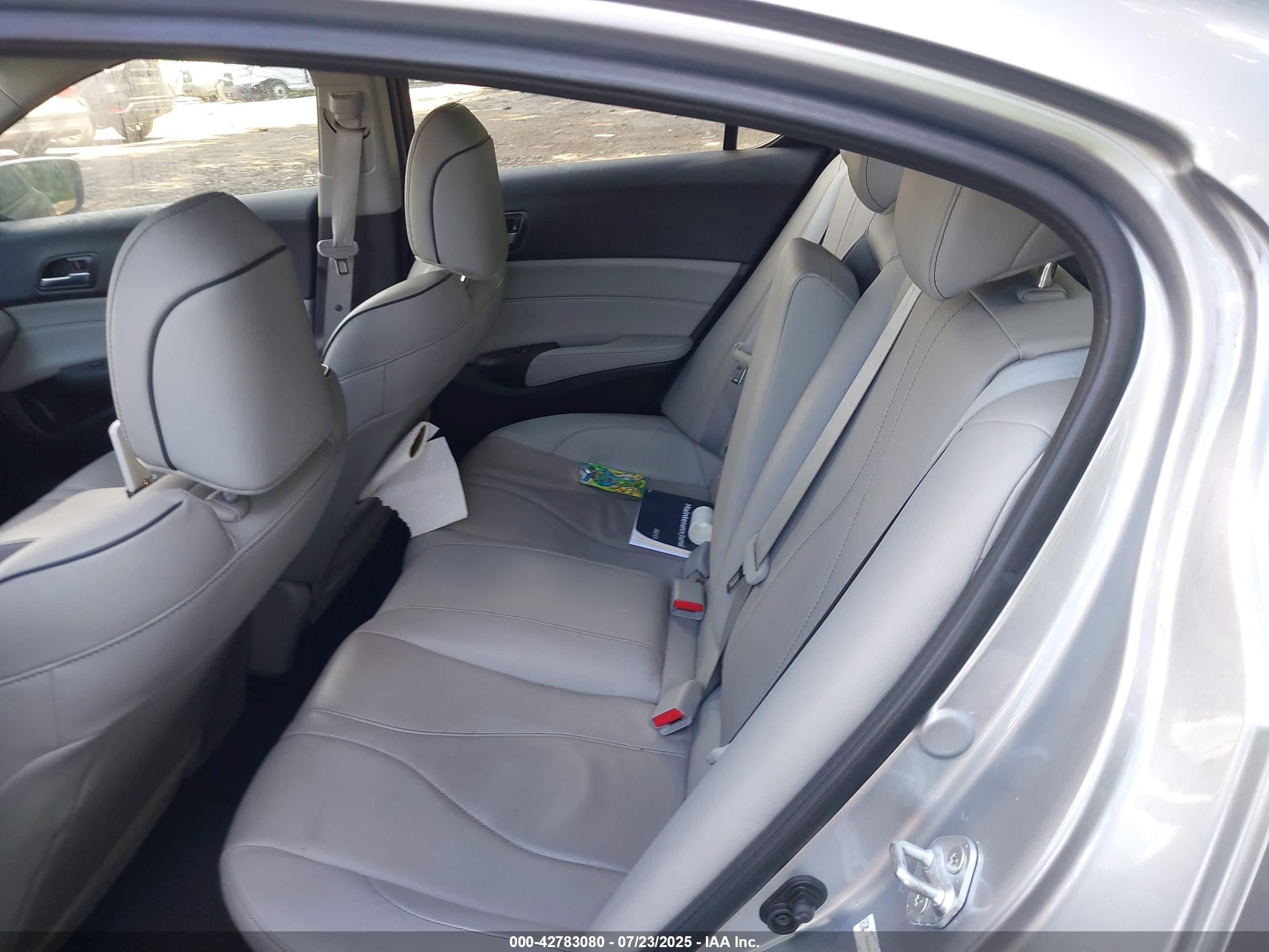 ACURA ILX image 8