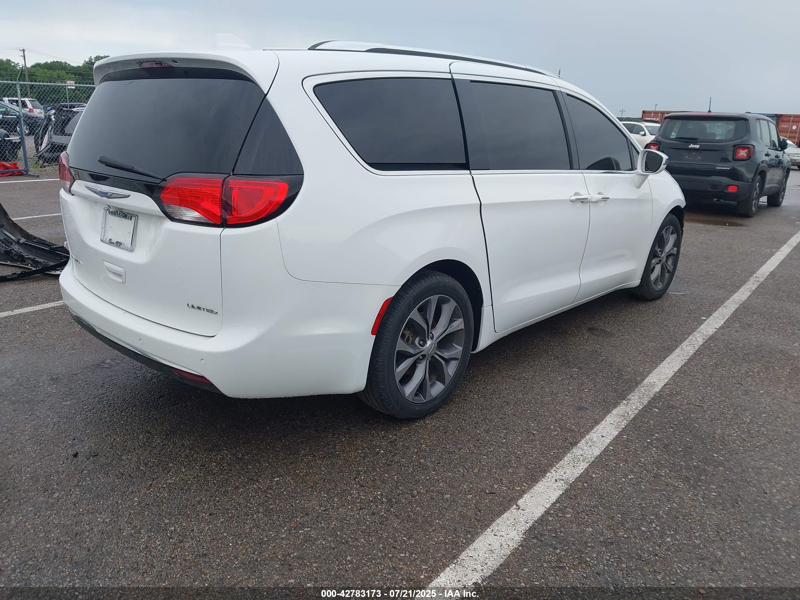 CHRYSLER PACIFICA image 4