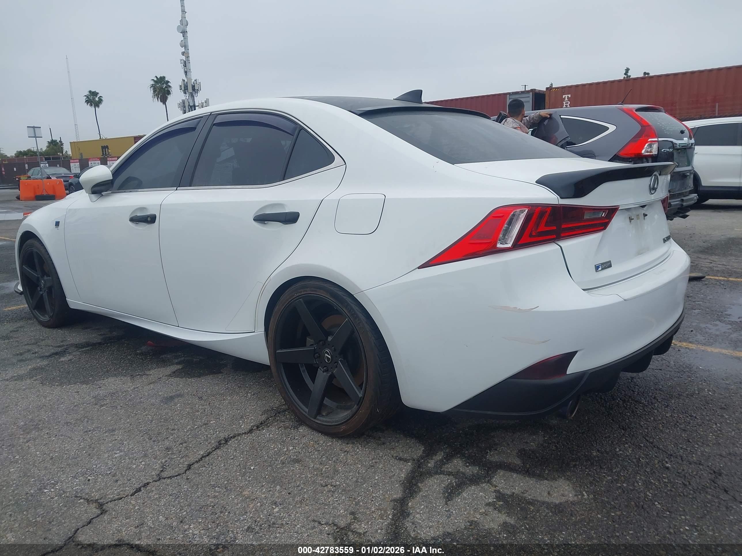 LEXUS IS image 3