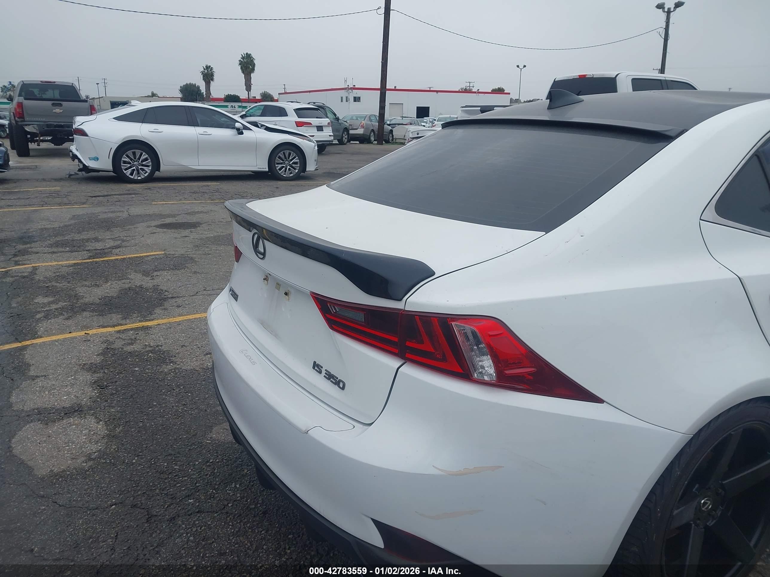 LEXUS IS image 4