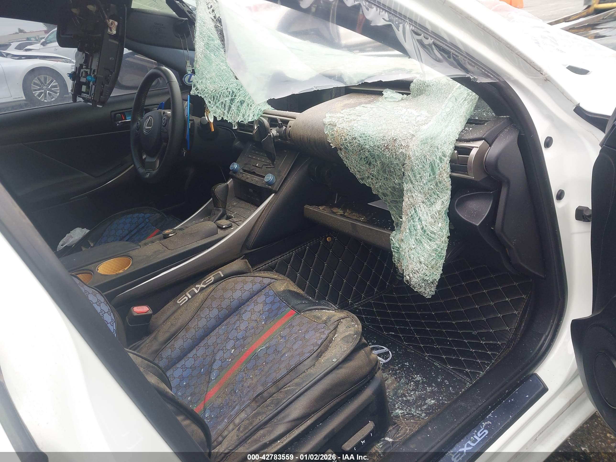 LEXUS IS image 5
