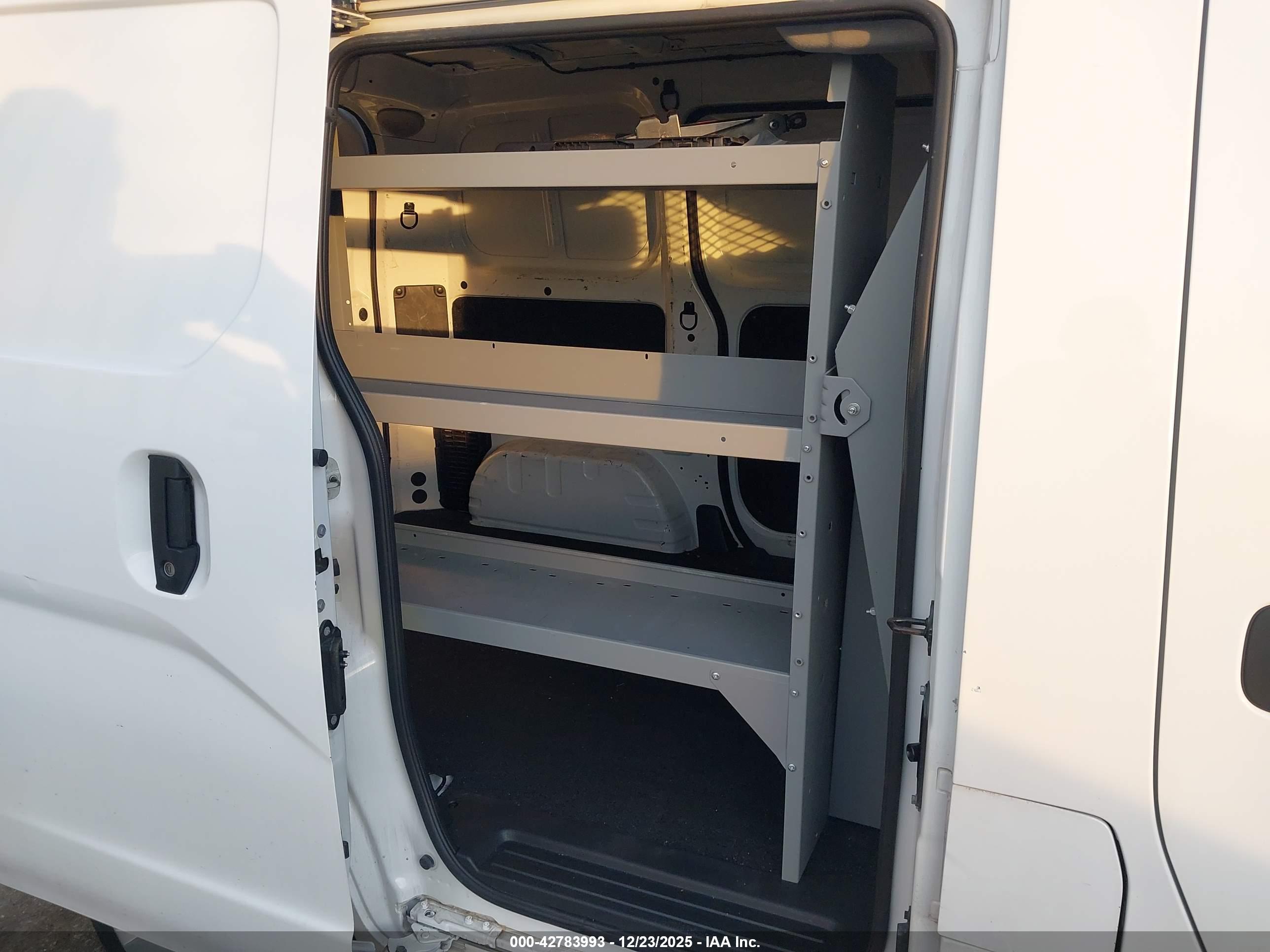 NISSAN NV200 image 8