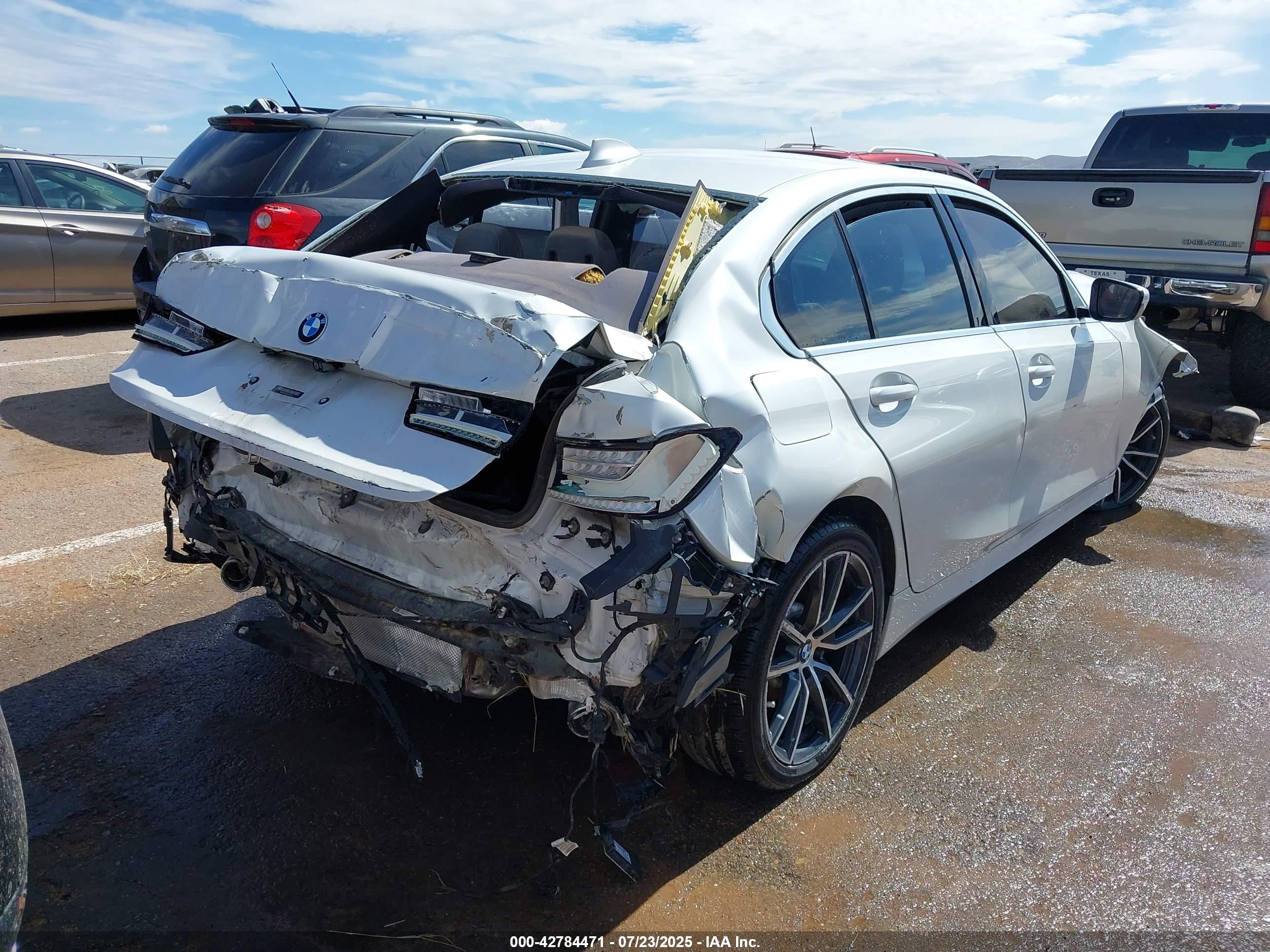 BMW 330I image 4