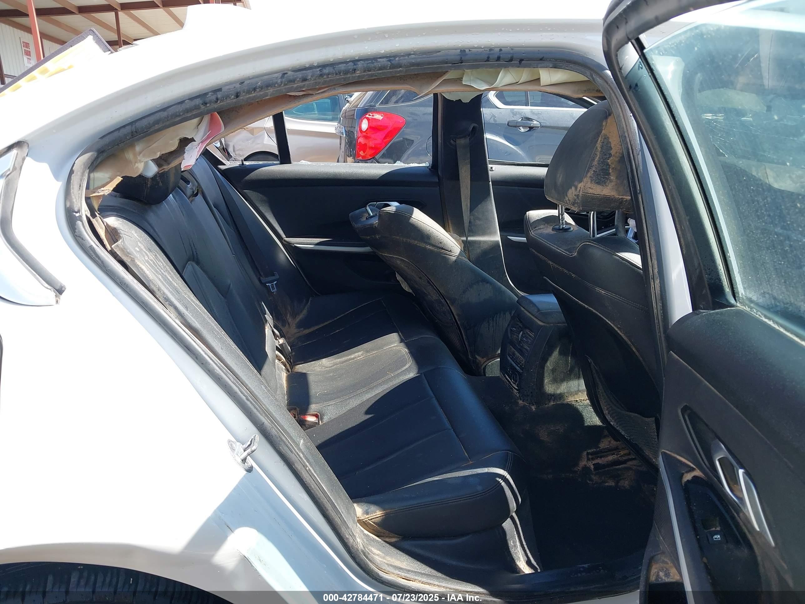 BMW 330I image 8