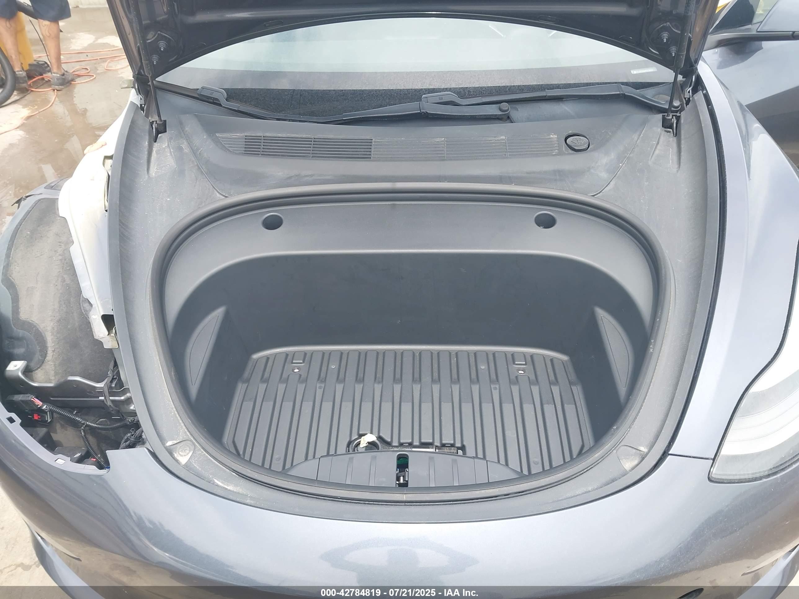 TESLA MODEL image 10