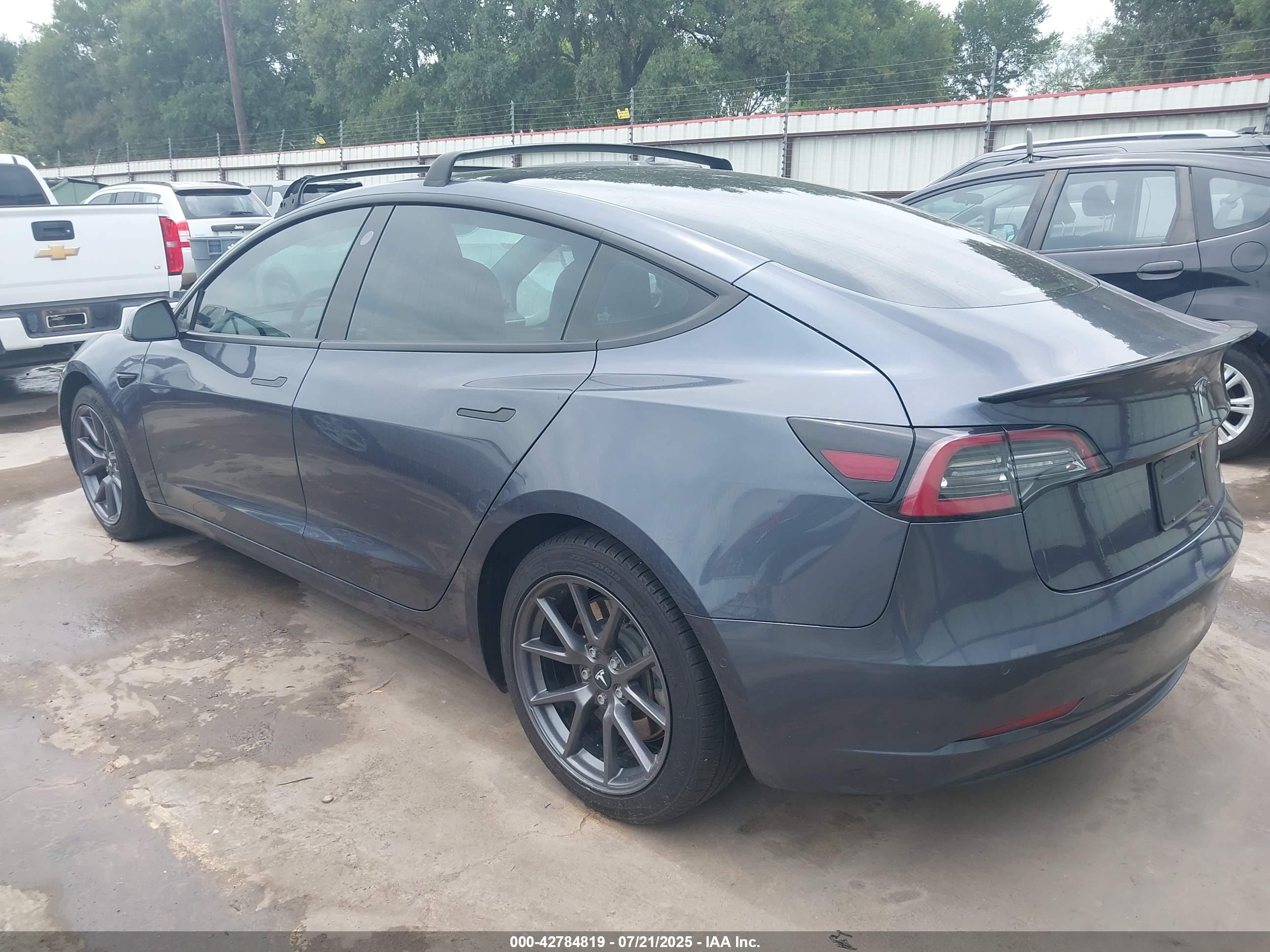 TESLA MODEL image 3